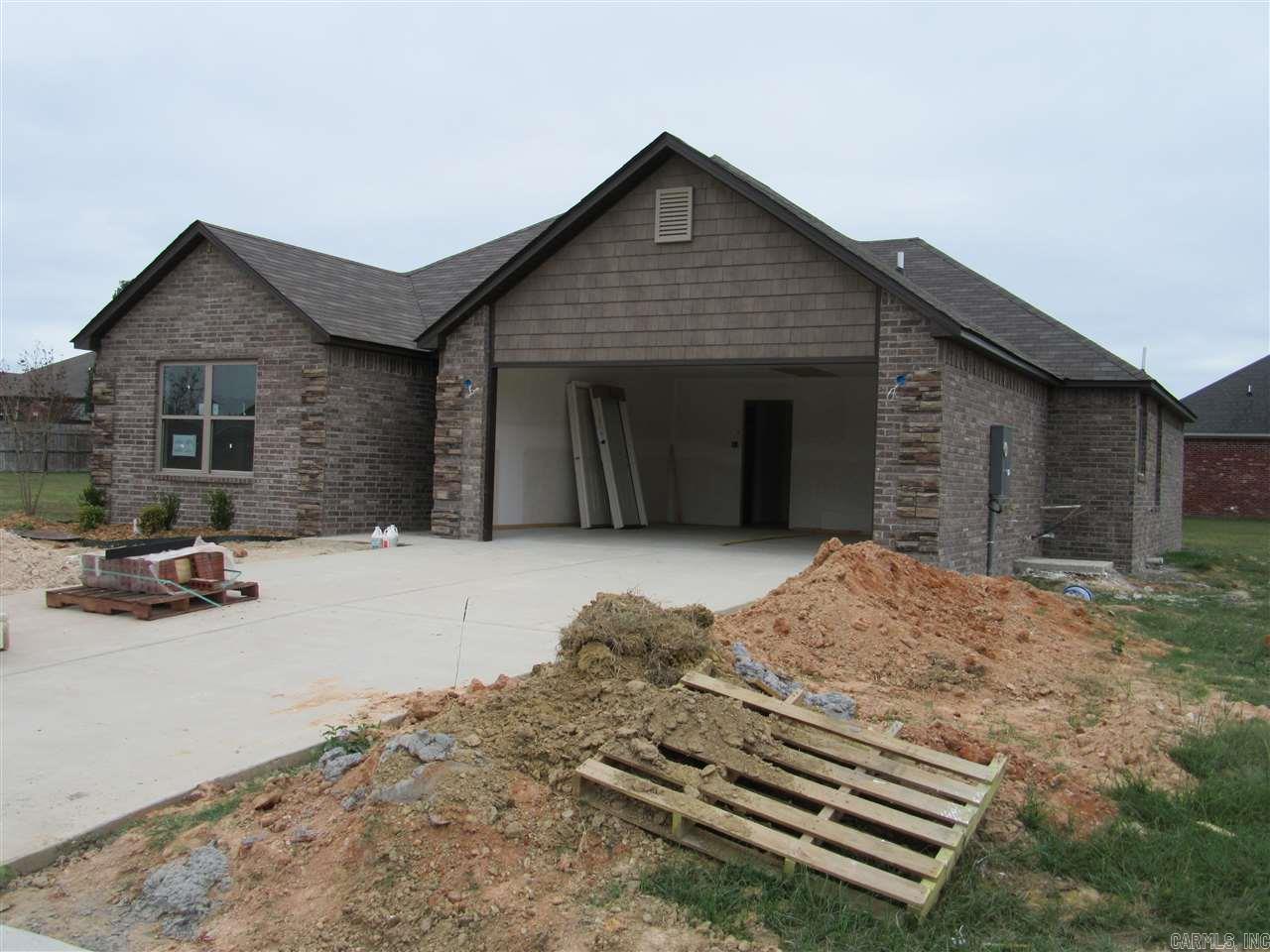 The Lowell 2 plan has open spaces and lots of natural light.  This home comes with a 2-10 Home builder's warranty!