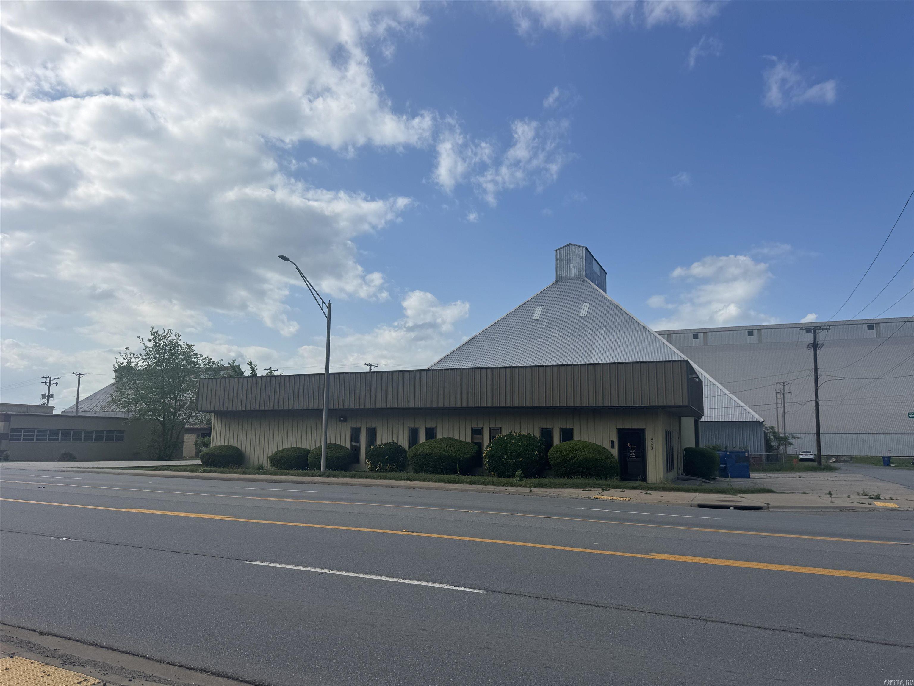 Currently being renovated. 6720 sqft building  1700 sqft of Lobby, offices, kitchen, conference room, and 2 baths. 5000sqft wharehouse with 2 bay doors.