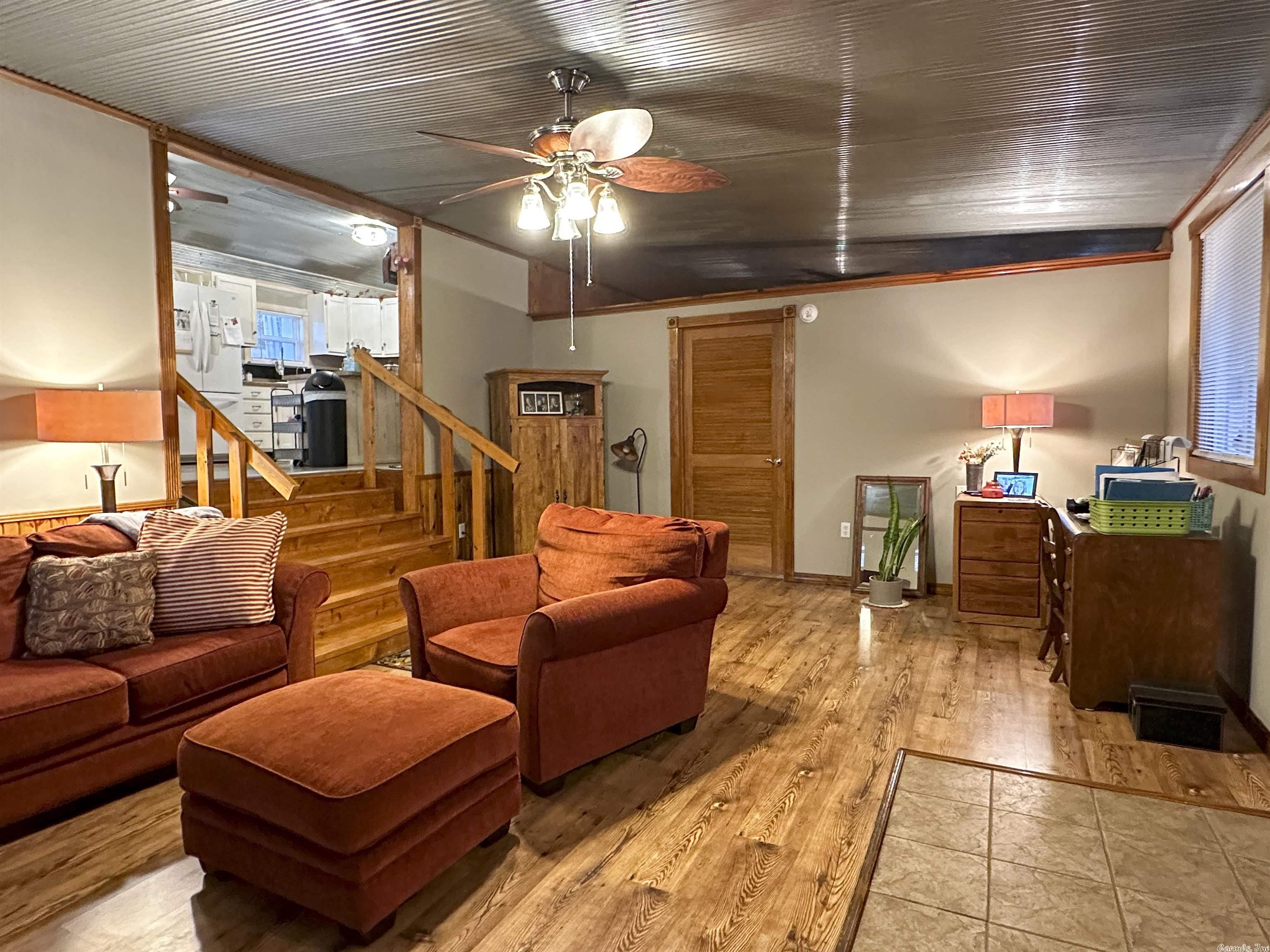 STINEY CORNER - Residential