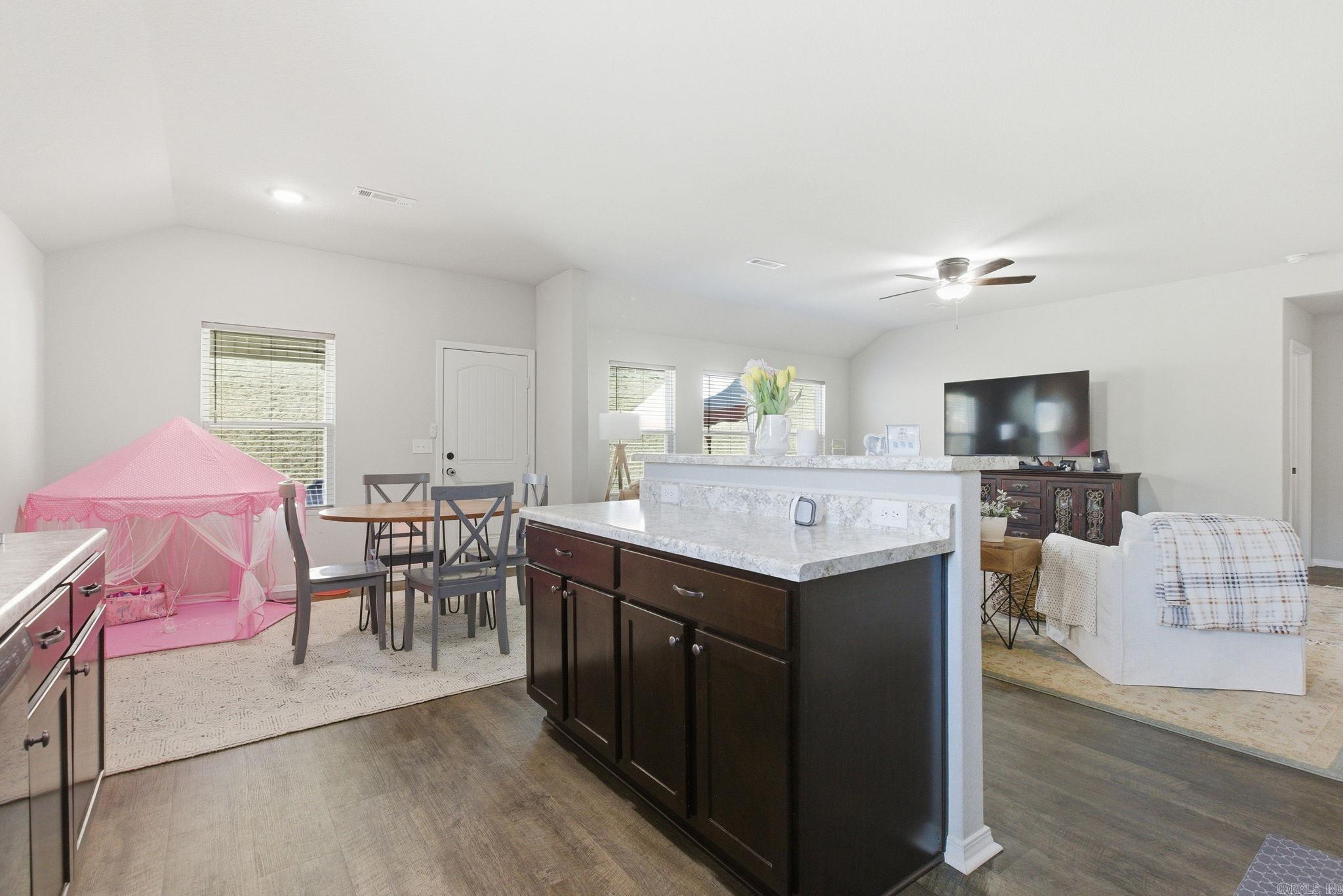 OAKLAND GROVE ESTATES - Residential