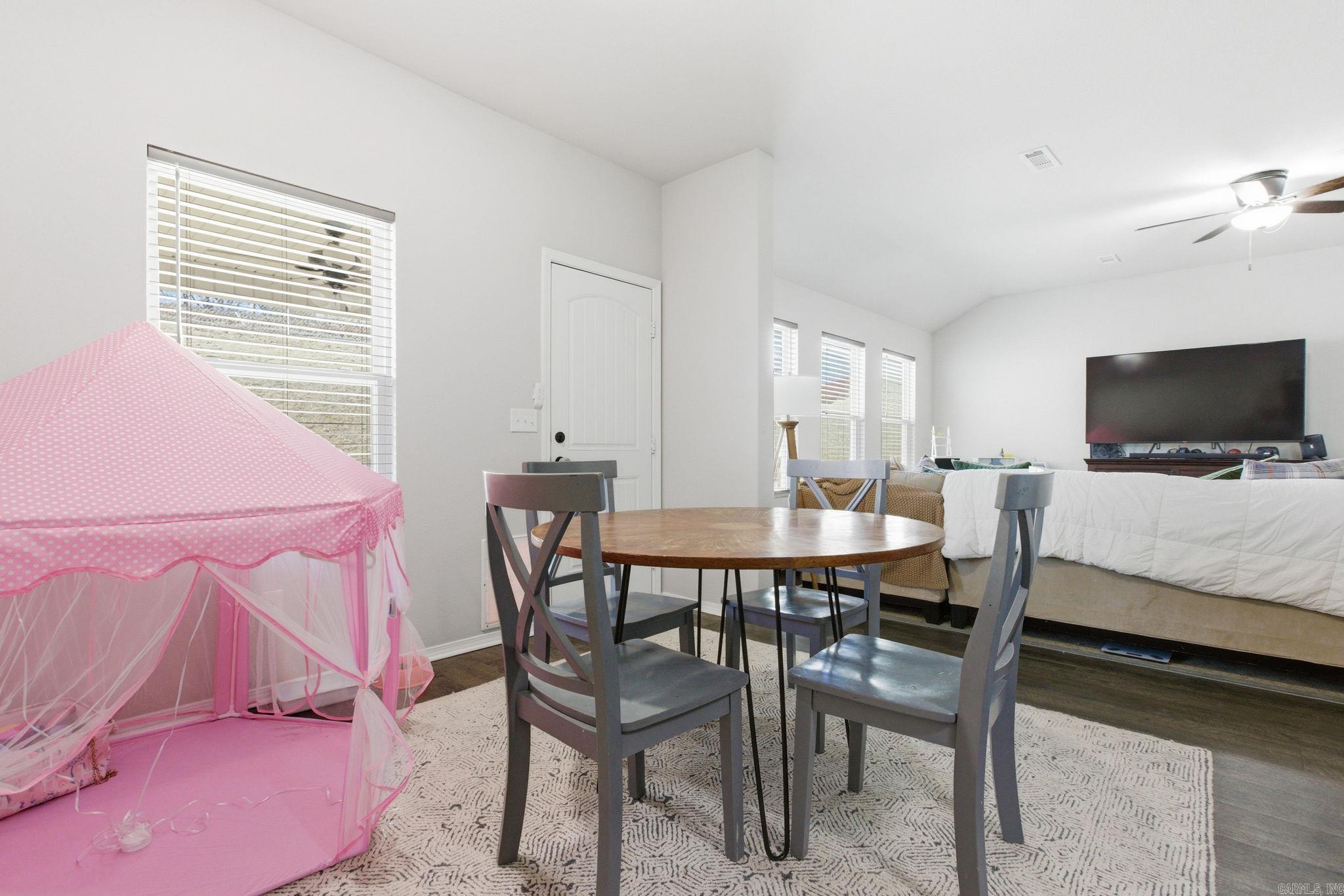 OAKLAND GROVE ESTATES - Residential