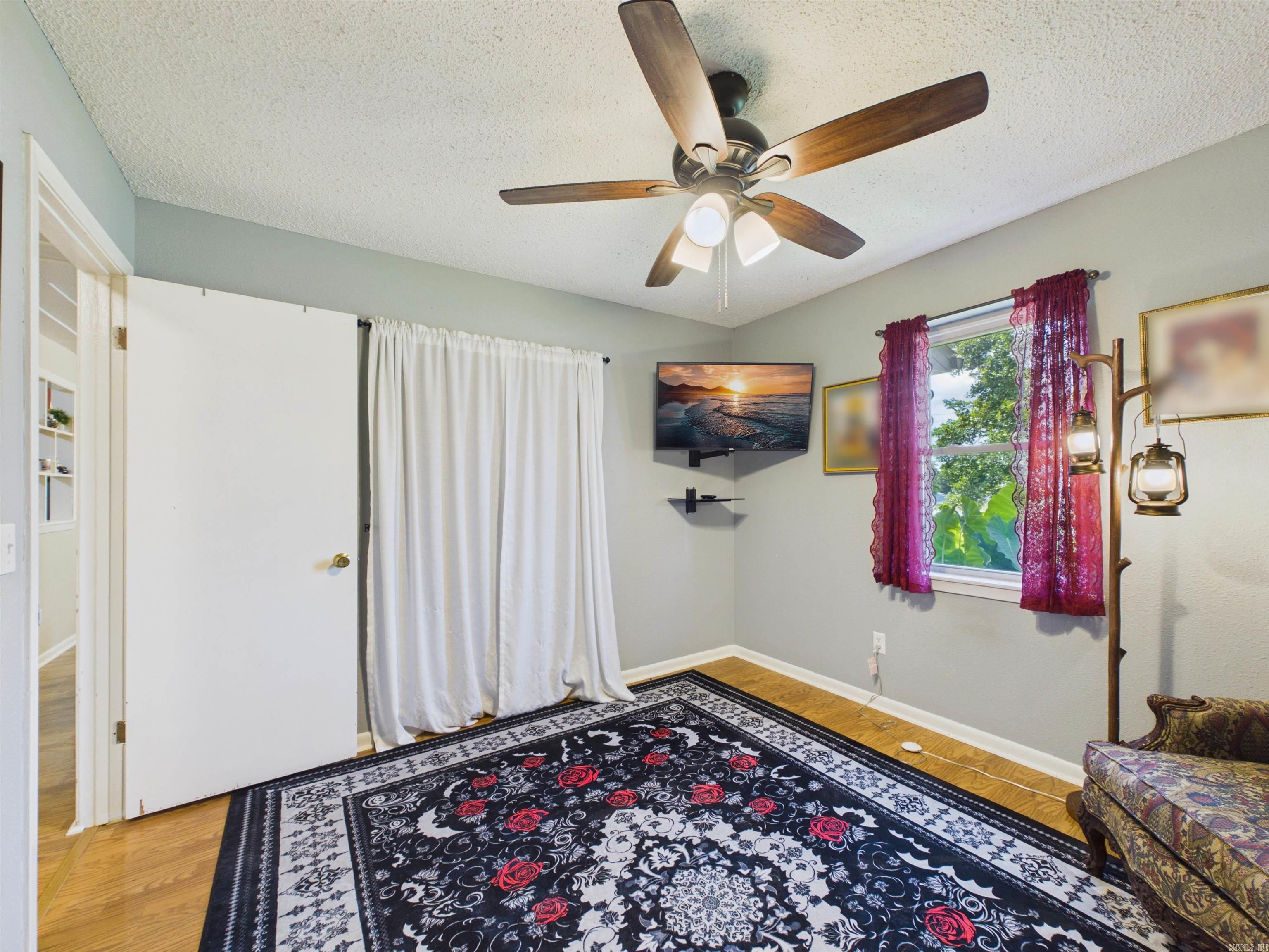 GREEN ACRES - Residential