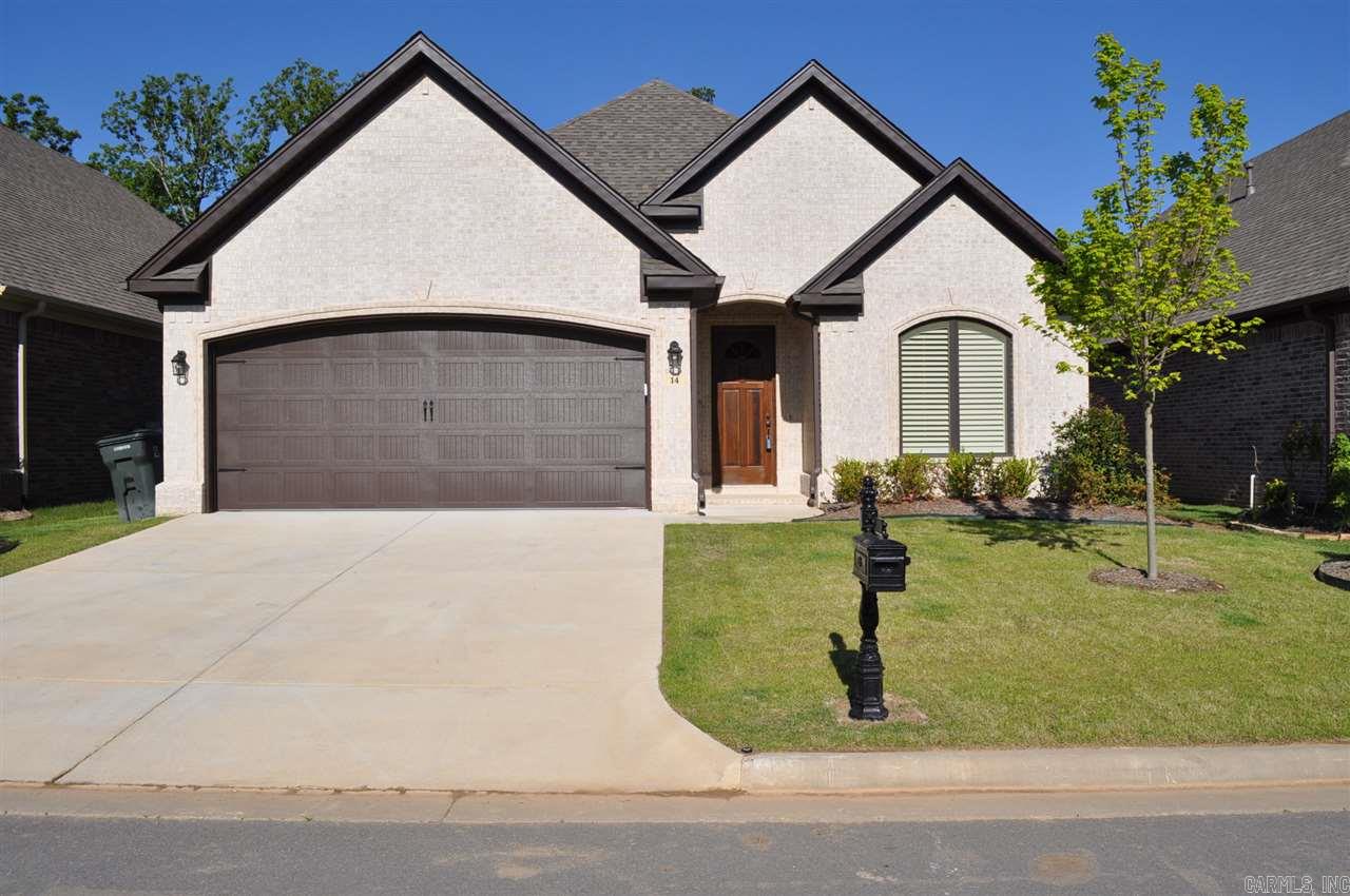 Luxury Patio home built by Eric Ward, many extras. All brick, hardwood floors, open floor plan w/kitchen den combo w/cozy corner fireplace, vaulted tray ceiling. Bathrooms & kitchen-granite counter tops. Kitchen w/stainless steel appliances, gas cook top, spice racks, breakfast bar, custom cabinetry. Separate dinning rm. Spacious Master suite w/separate shower, soaking tub & walk-in closet. Bonus room up. Plantation shutters throughout. Large covered & uncovered back porch. 2 car garage, wood privacy fence.