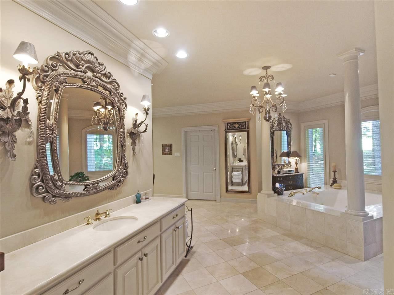CHENAL DOWNS - Residential