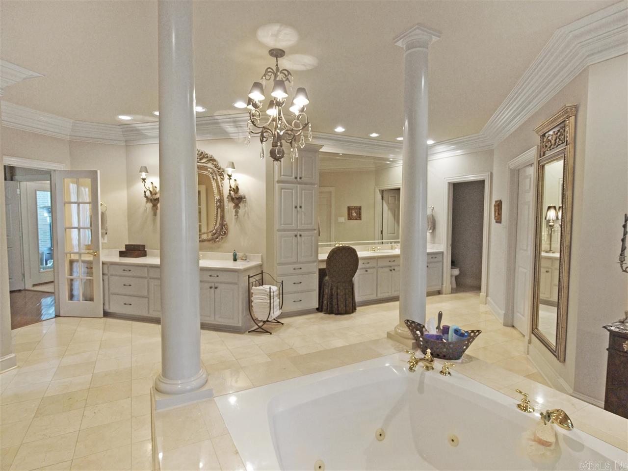 CHENAL DOWNS - Residential