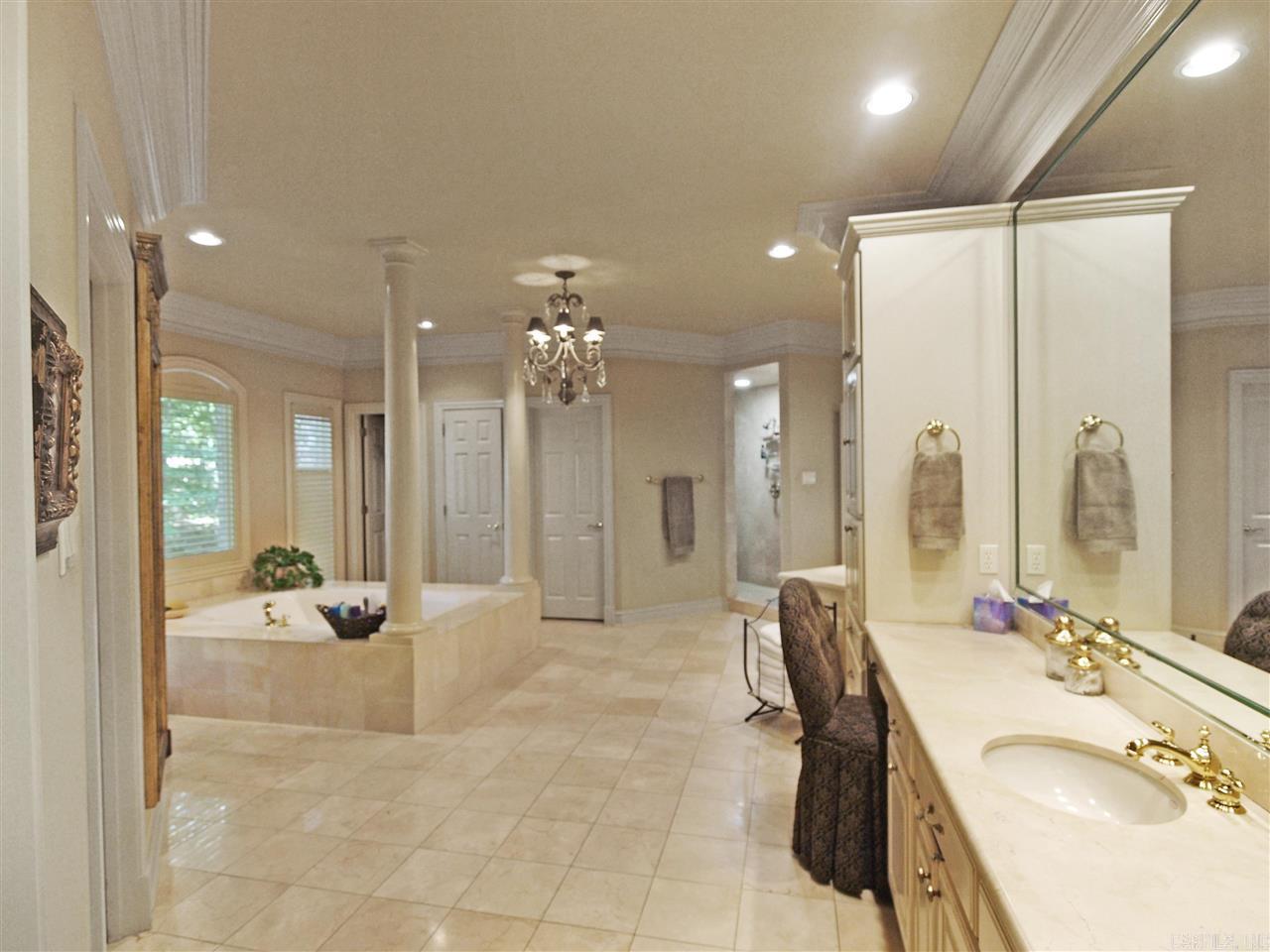 CHENAL DOWNS - Residential