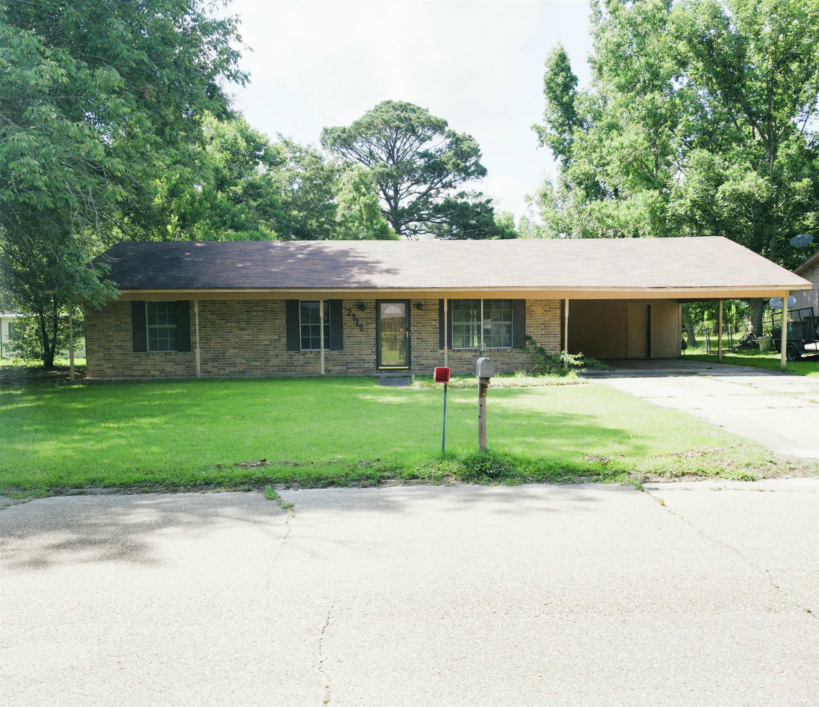 Attention all investors and first-time homebuyers!!! This can be a really nice rental income or first home for someone with very minor cosmetic work being completed!