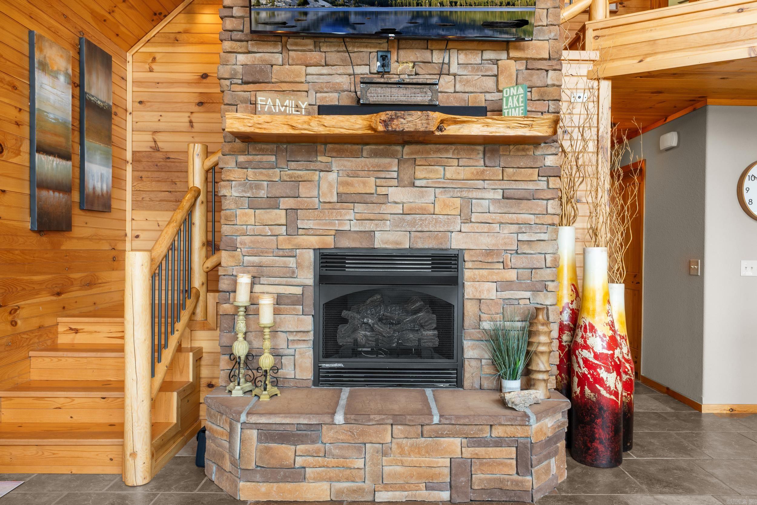 ROBINSON POINT ESTATES - Residential