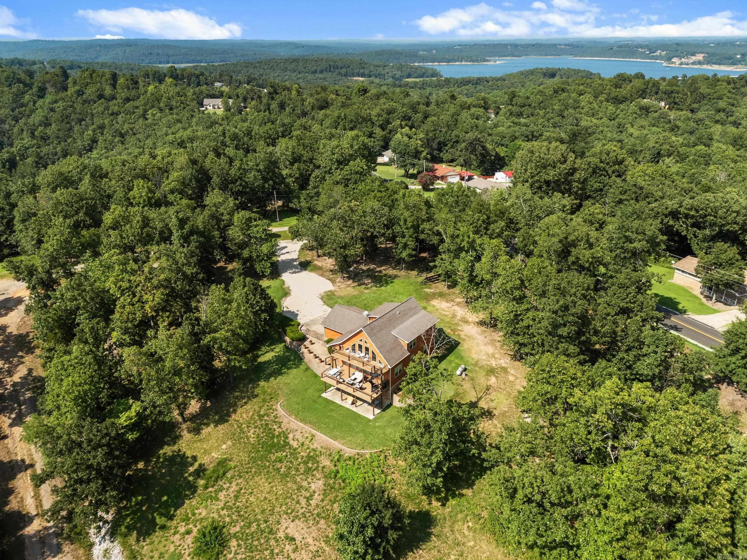 ROBINSON POINT ESTATES - Residential