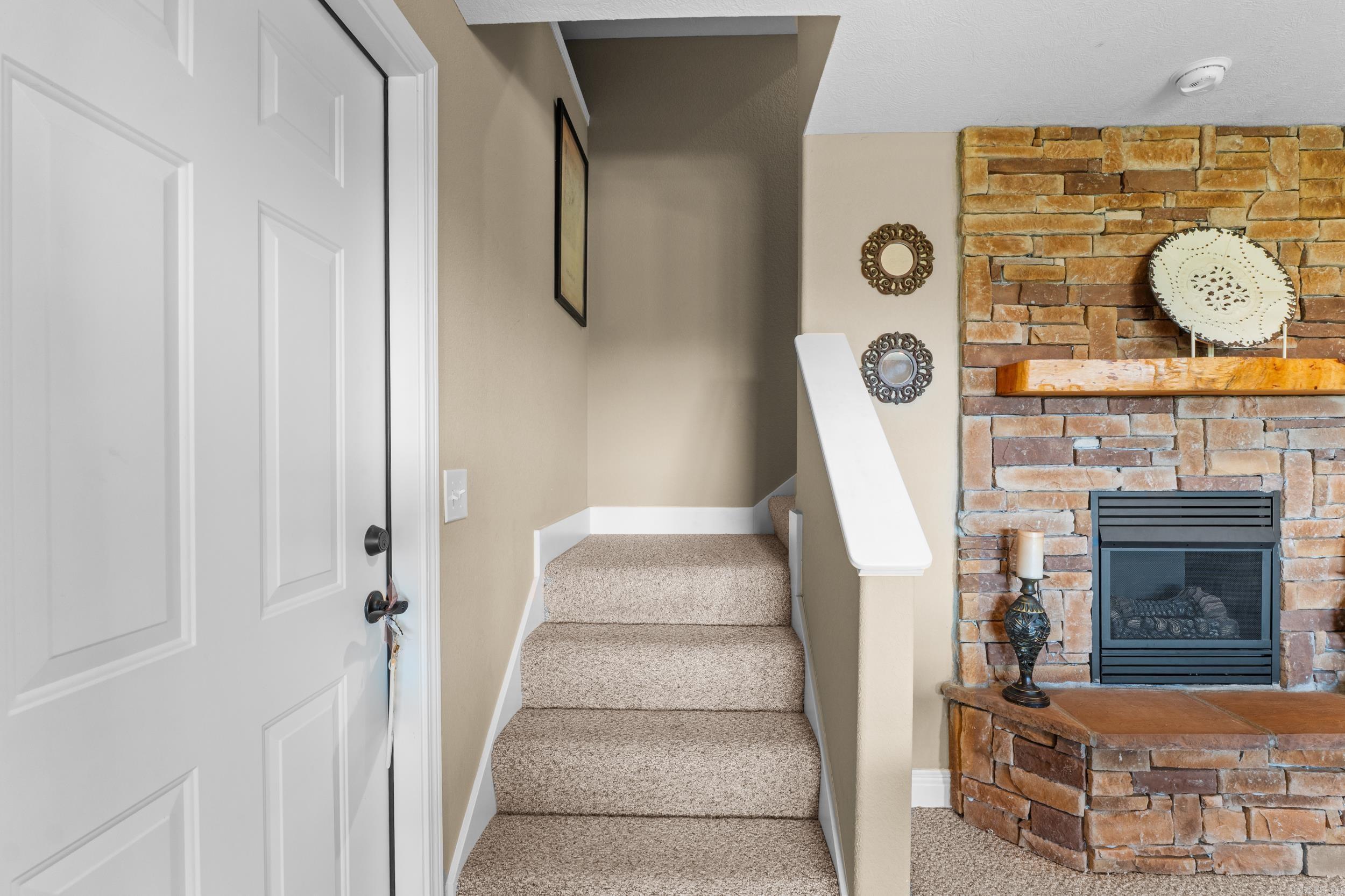 ROBINSON POINT ESTATES - Residential