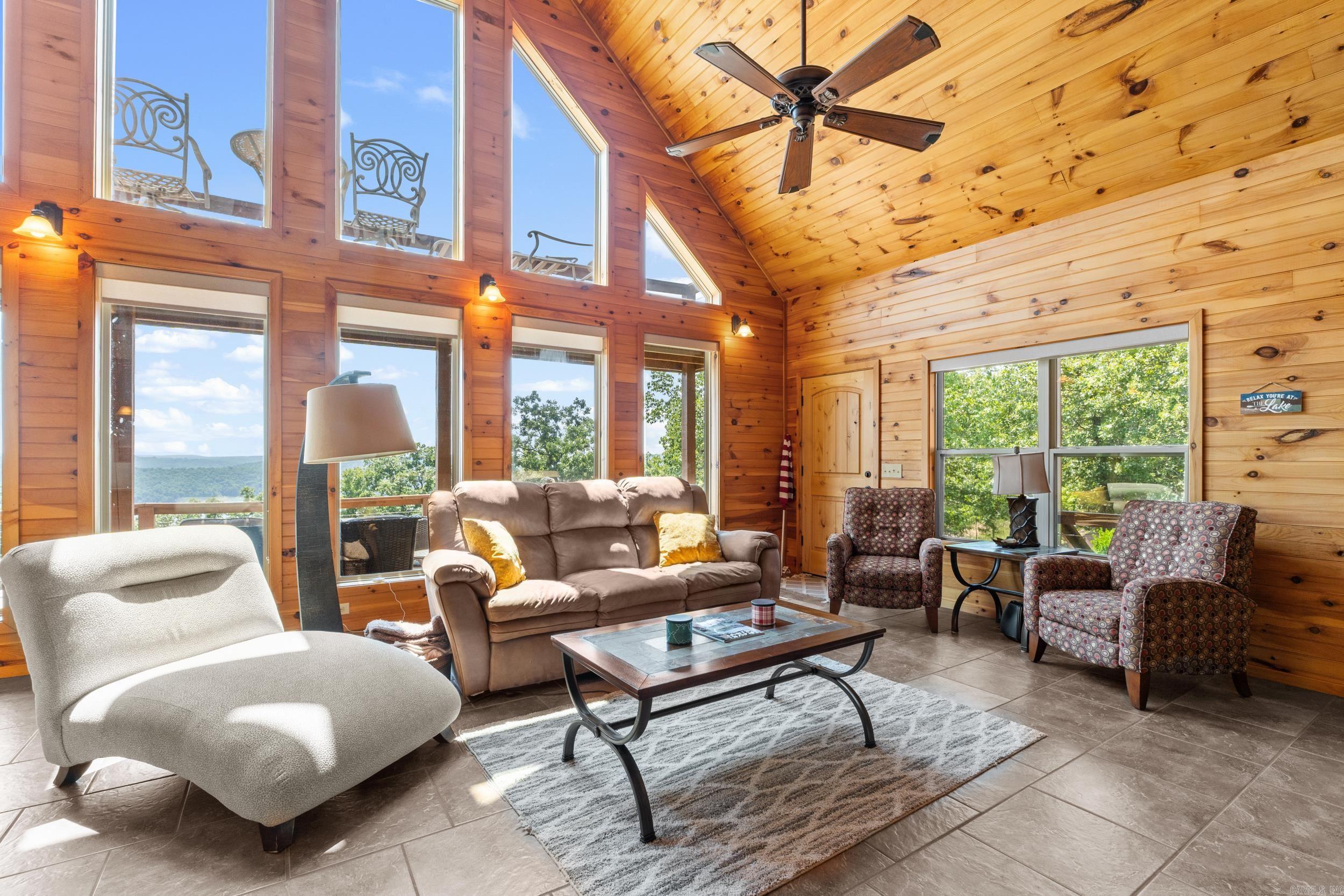 ROBINSON POINT ESTATES - Residential