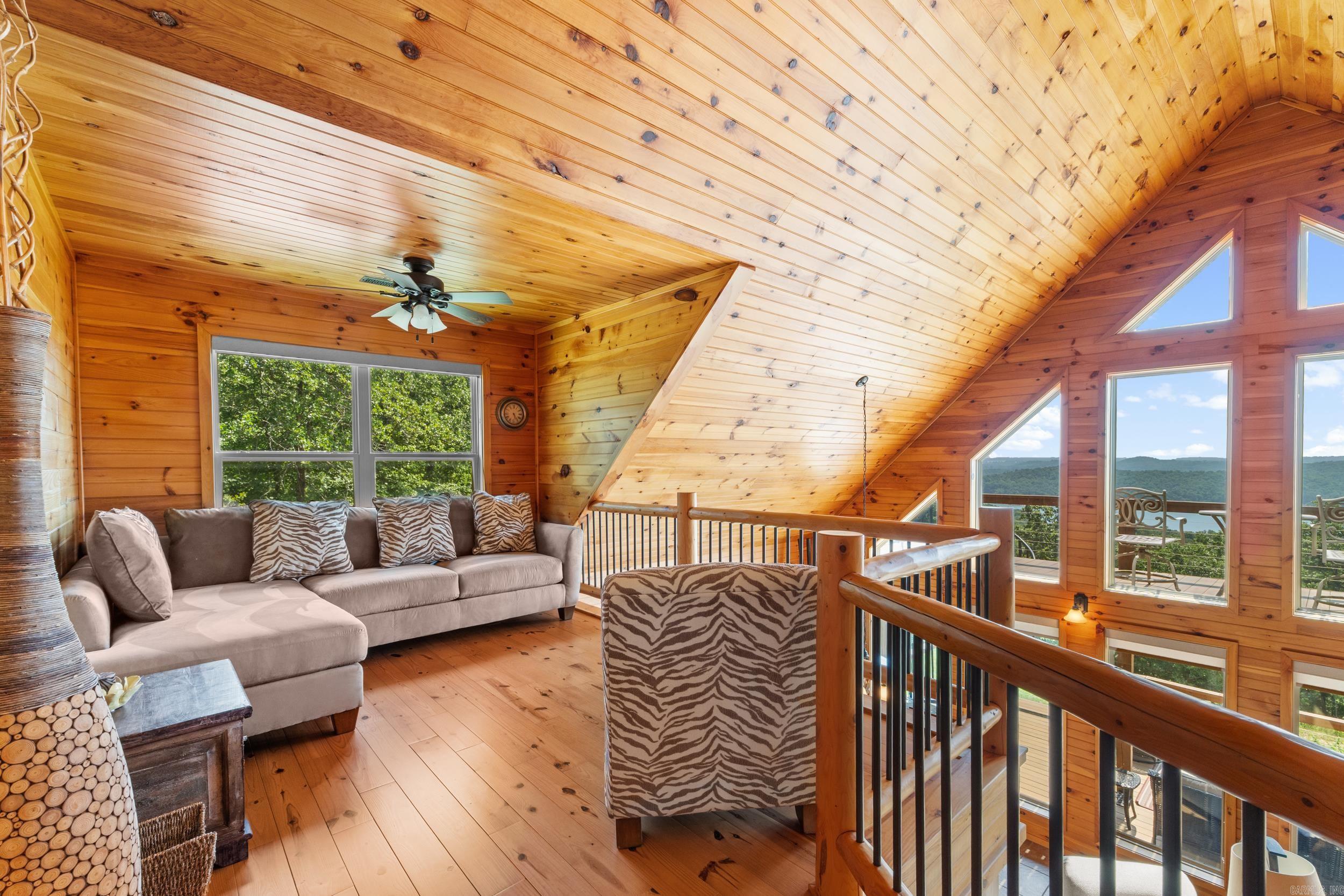 ROBINSON POINT ESTATES - Residential
