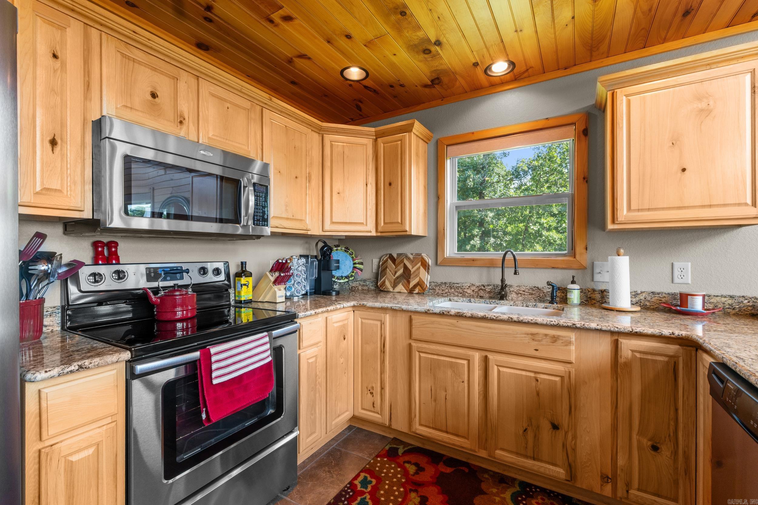ROBINSON POINT ESTATES - Residential