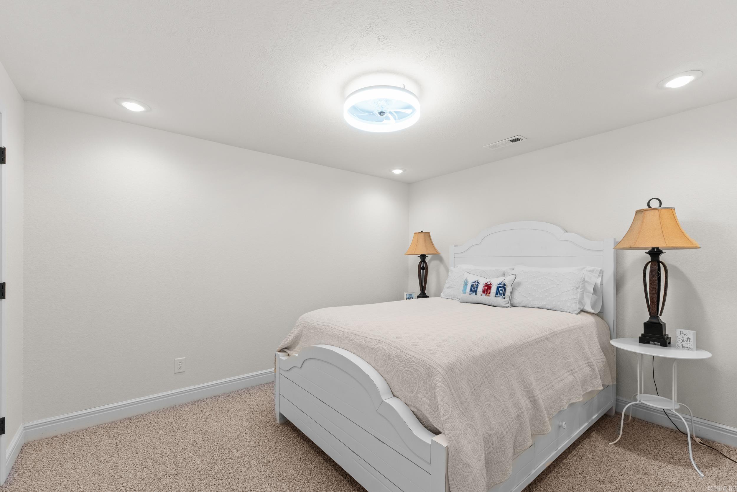 ROBINSON POINT ESTATES - Residential