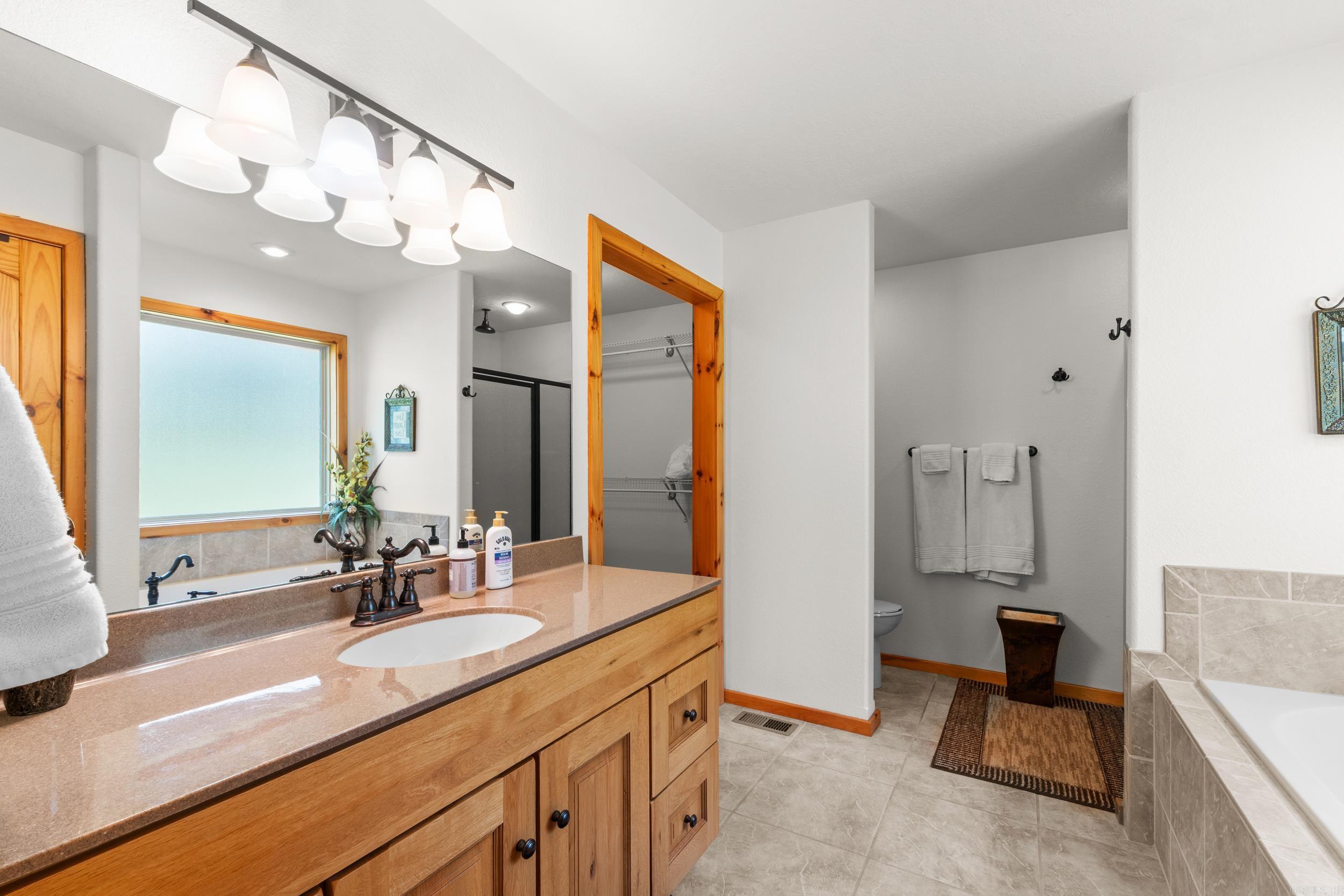 ROBINSON POINT ESTATES - Residential