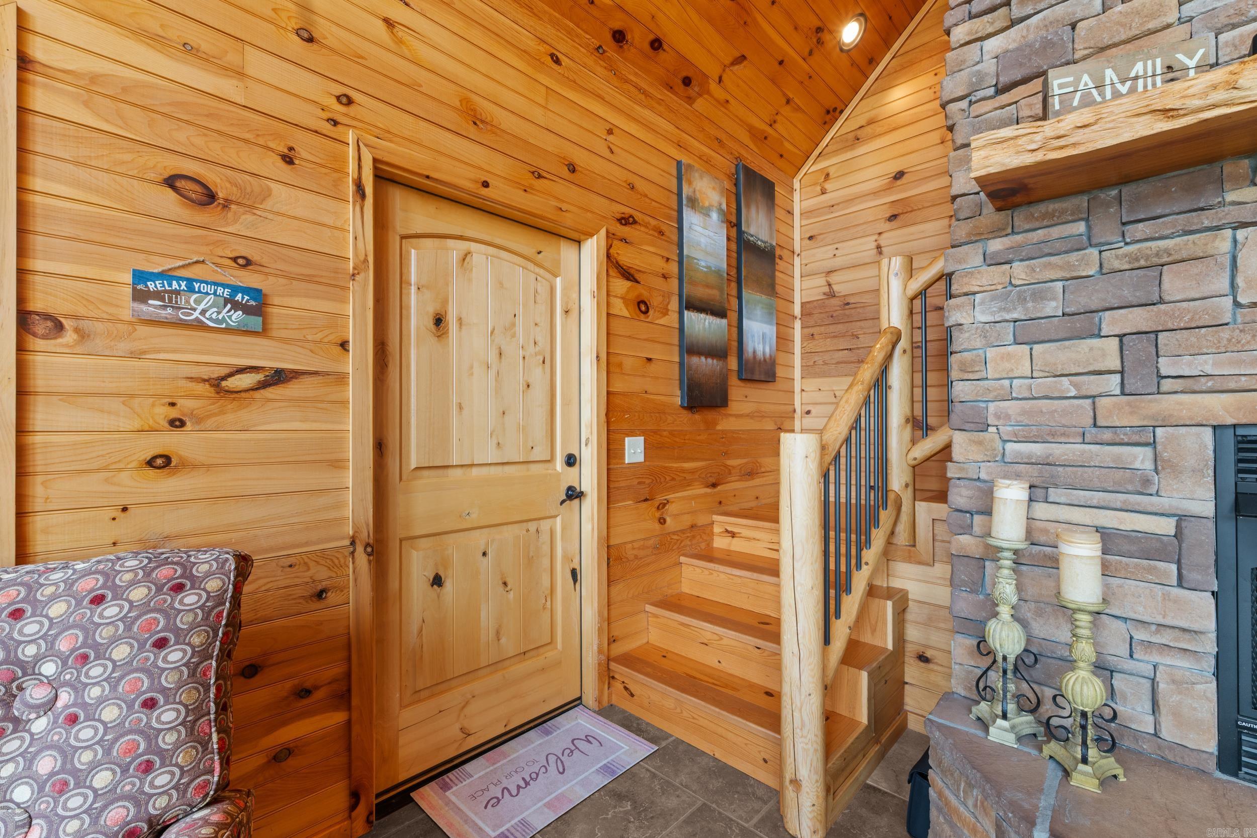 ROBINSON POINT ESTATES - Residential