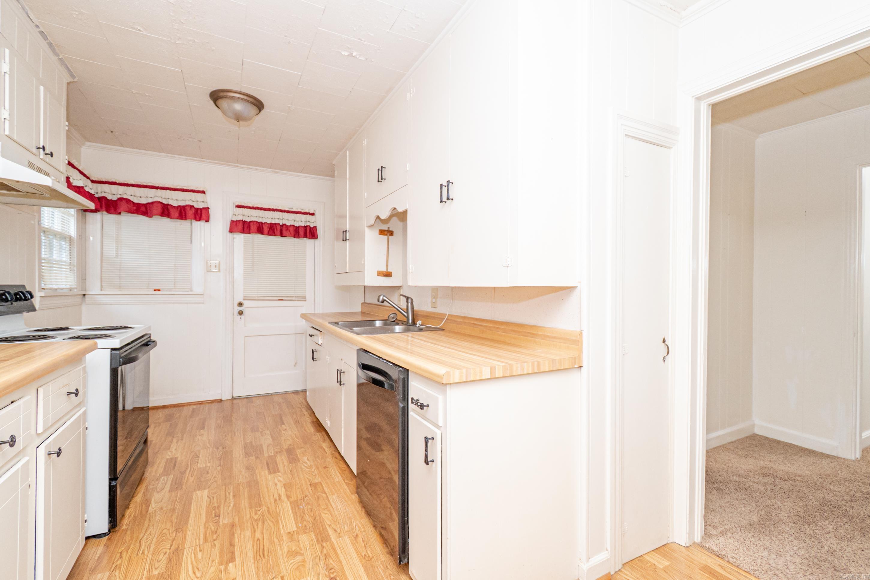 THOMPSON HEIGHTS - Residential