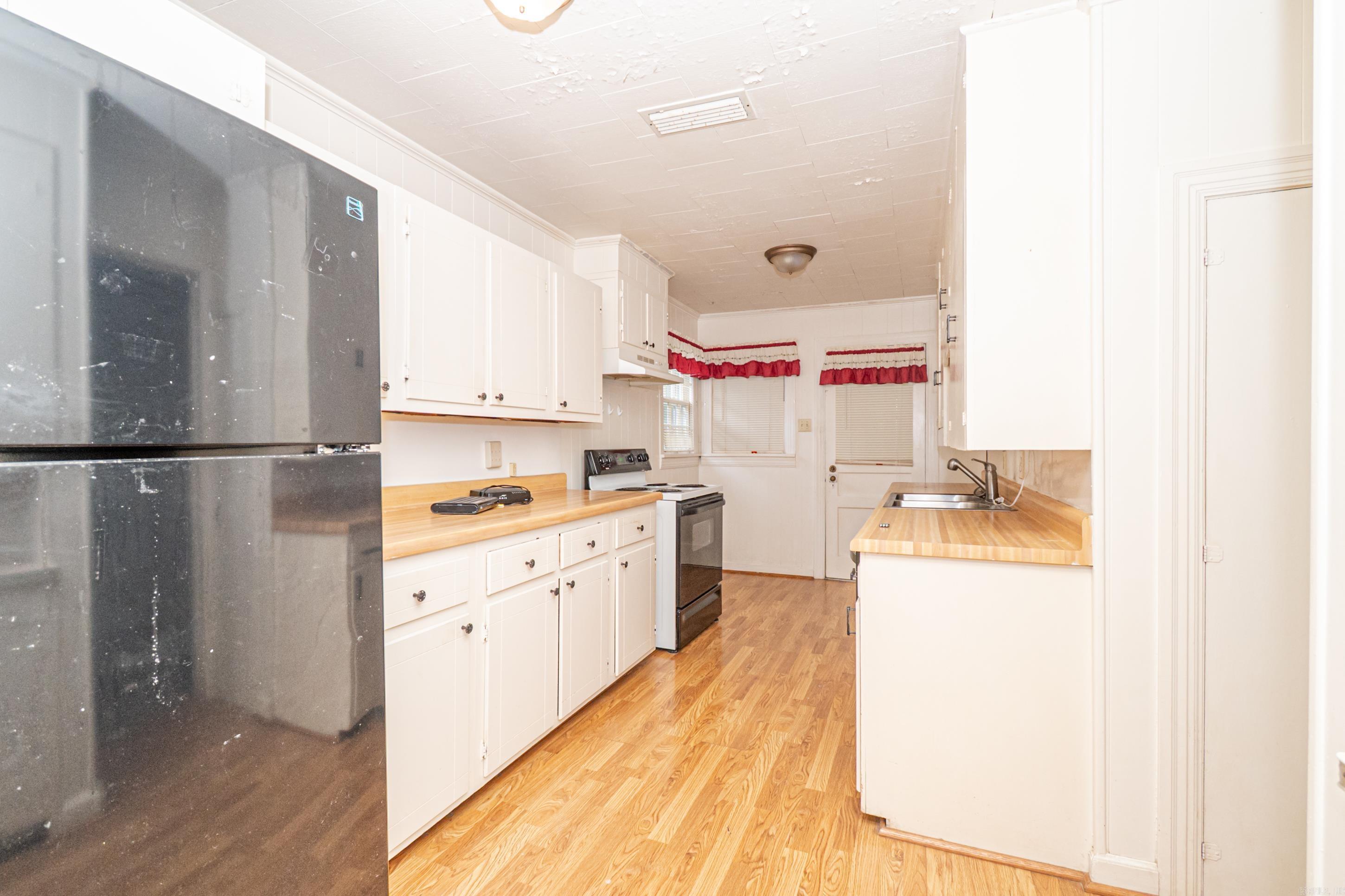 THOMPSON HEIGHTS - Residential