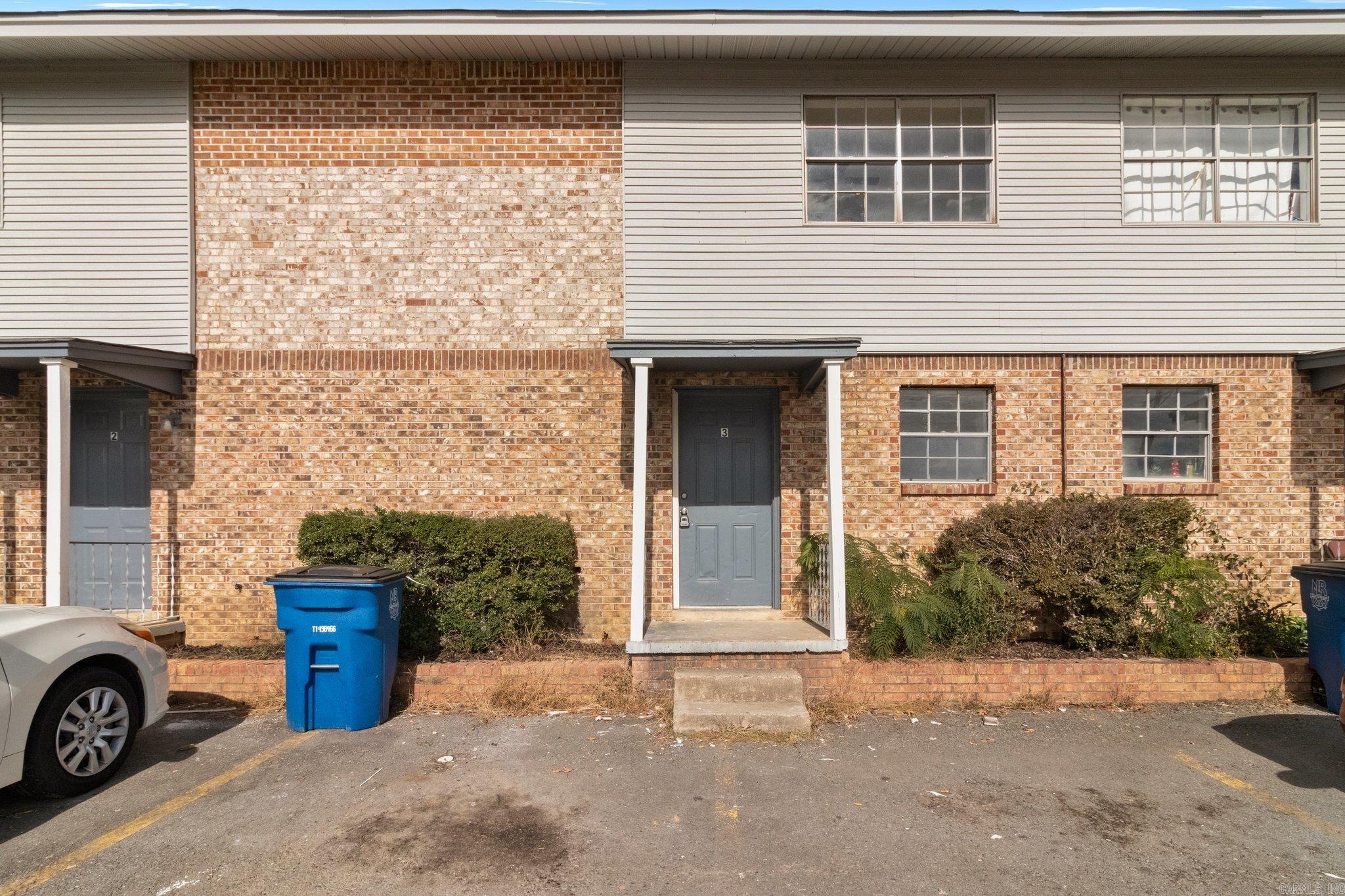 Explore the convenience and comfort of this 3-bedroom, 1.5-bathroom apartment in North Little Rock. Spanning 1,100 square feet across two levels, this unit offers ample living space for a variety of needs. Features include a cozy, private back patio for outdoor enjoyment and an attached laundry room for added convenience.  Pictures are of a different unit with the same layout.