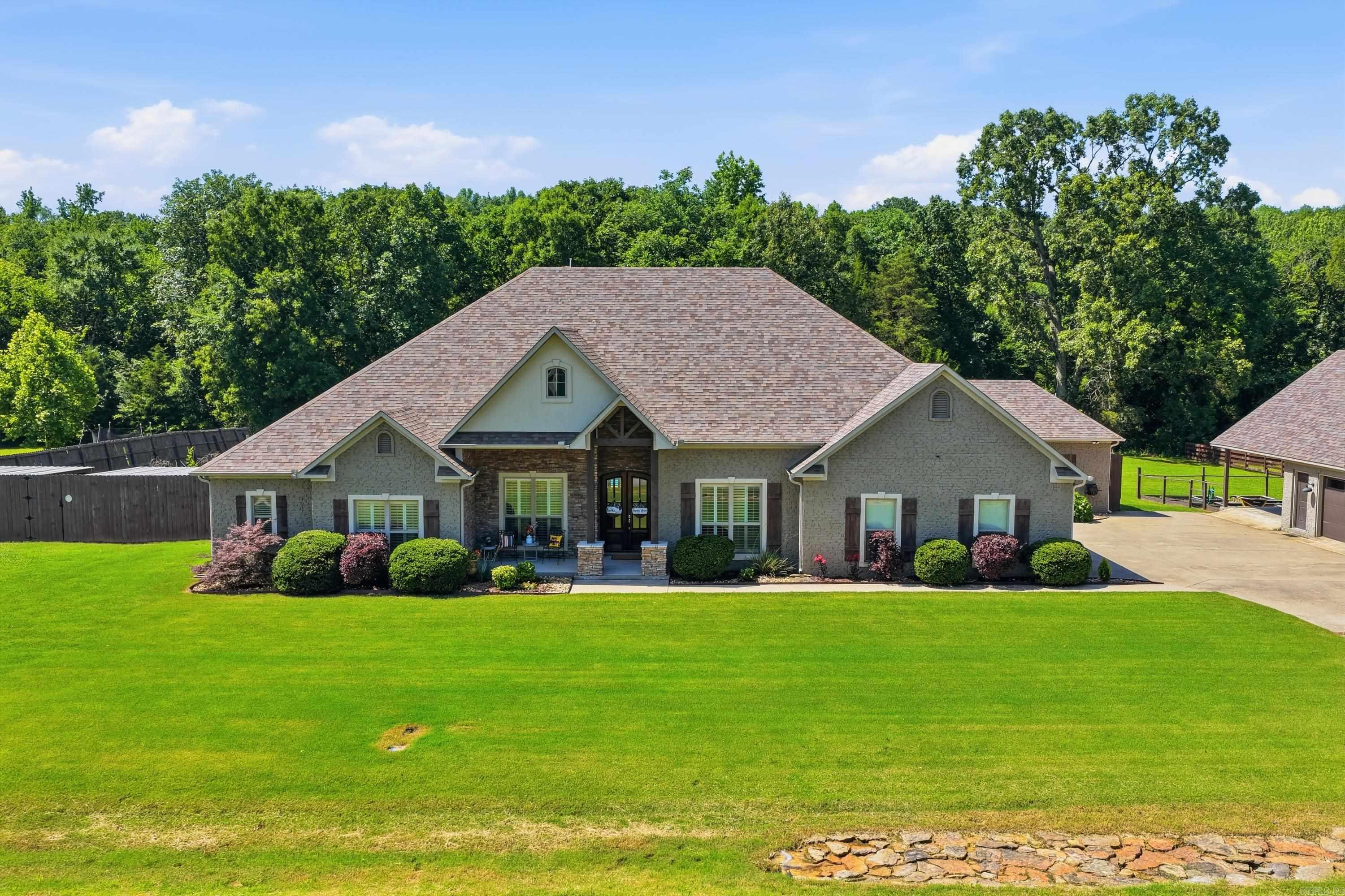 HUNTINGTON ESTATES - Residential