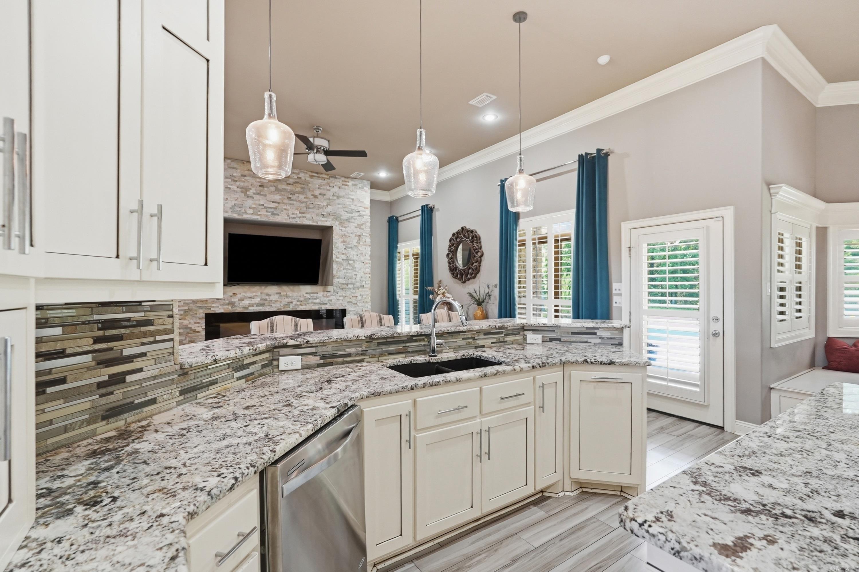 HUNTINGTON ESTATES - Residential