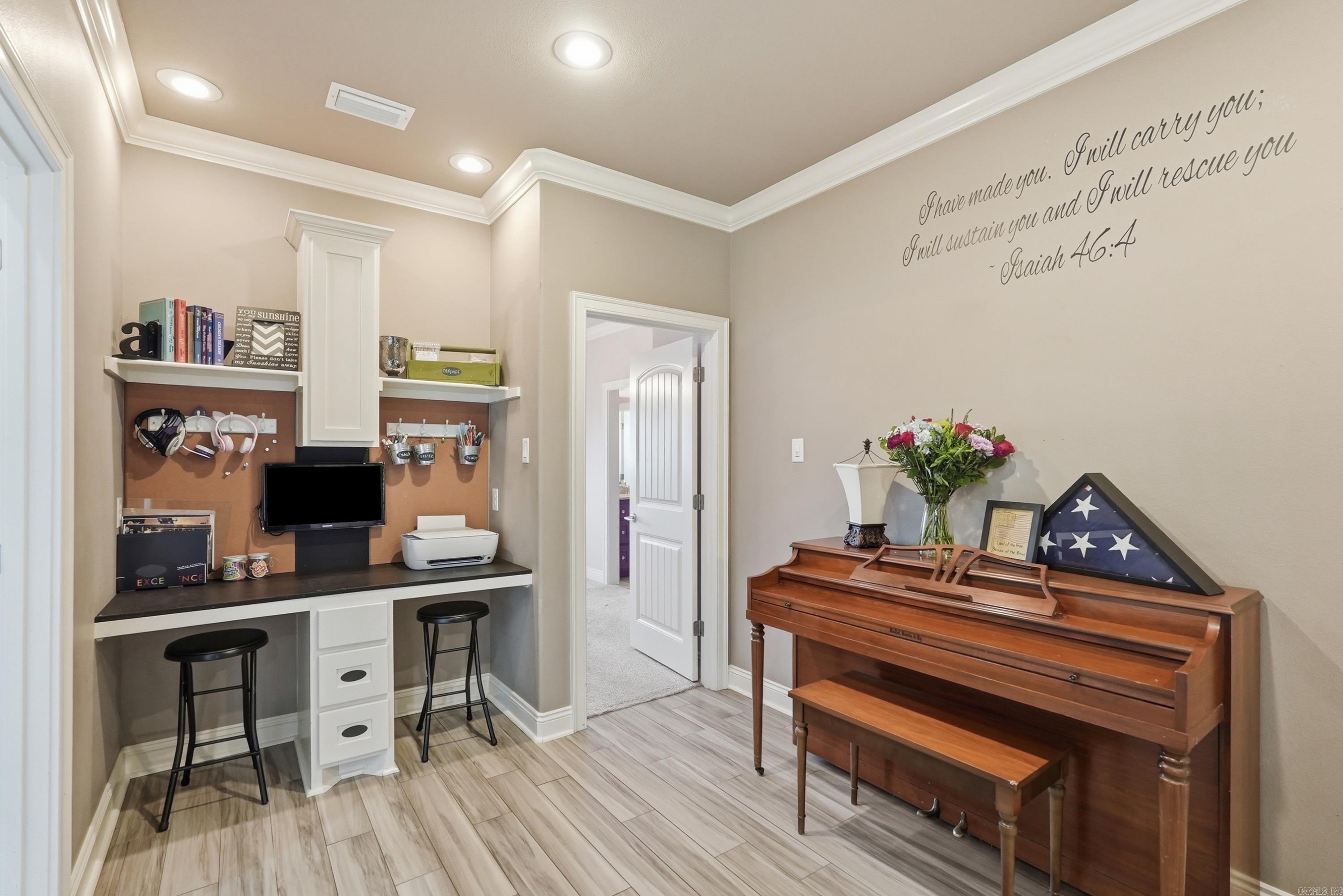 HUNTINGTON ESTATES - Residential