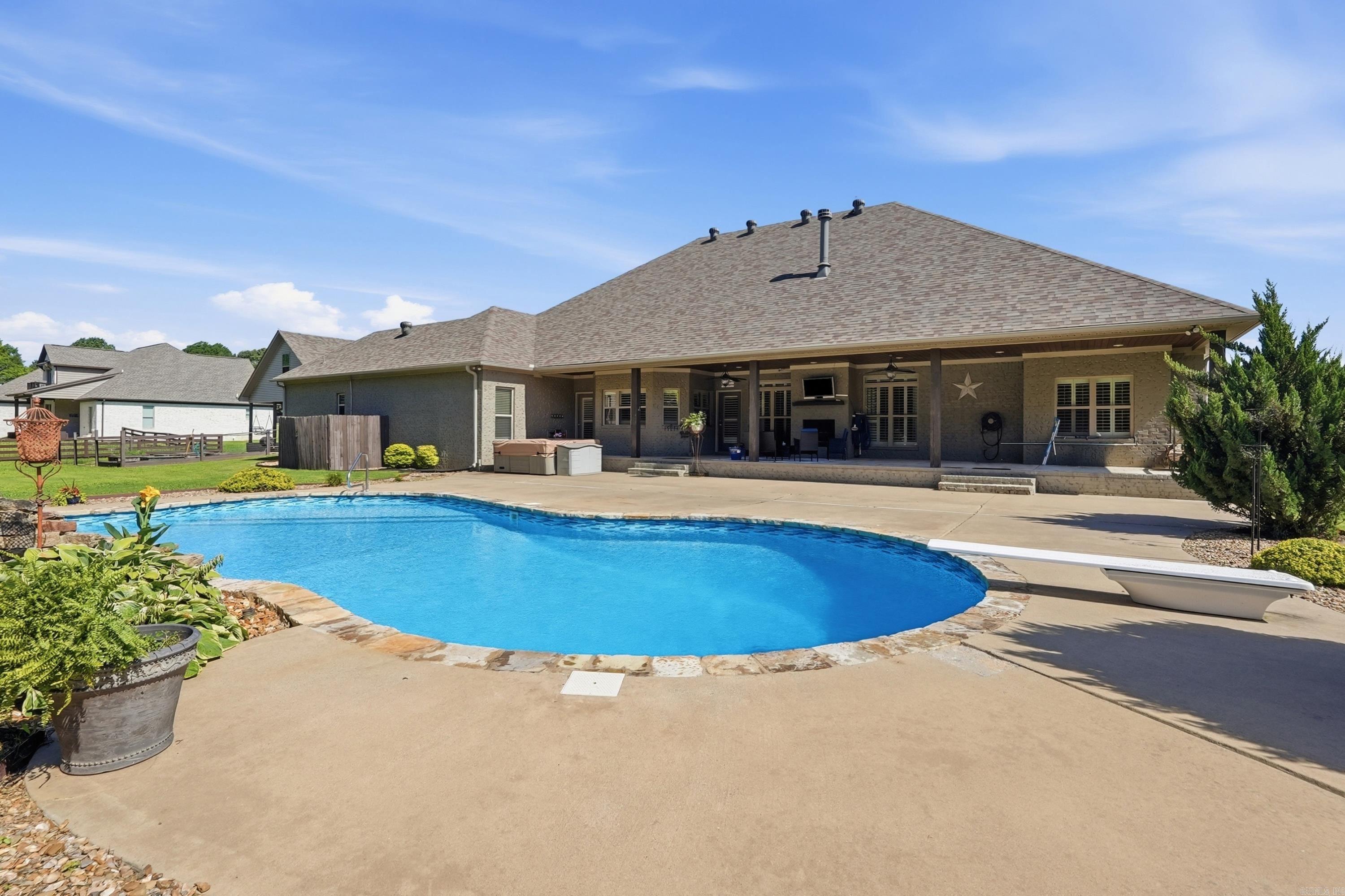 HUNTINGTON ESTATES - Residential