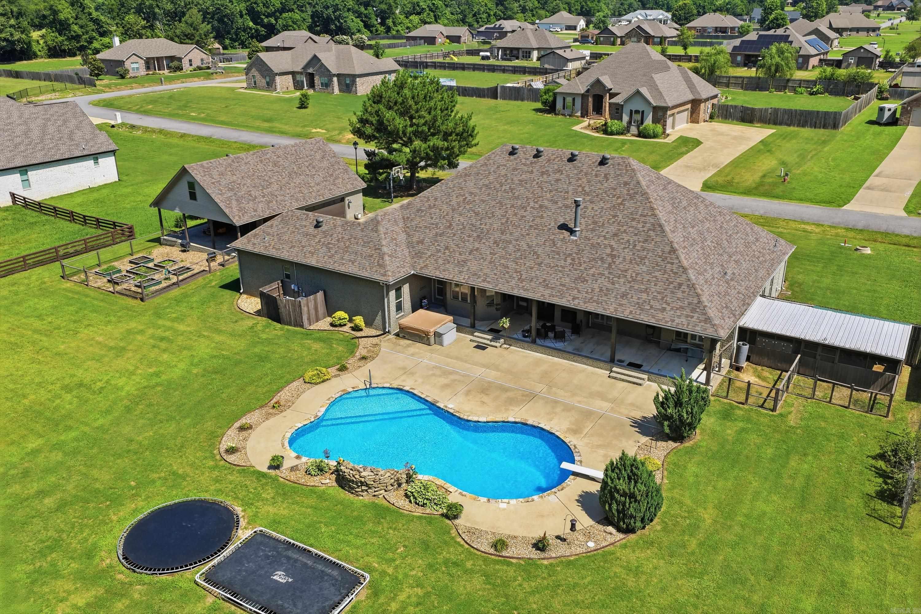 HUNTINGTON ESTATES - Residential
