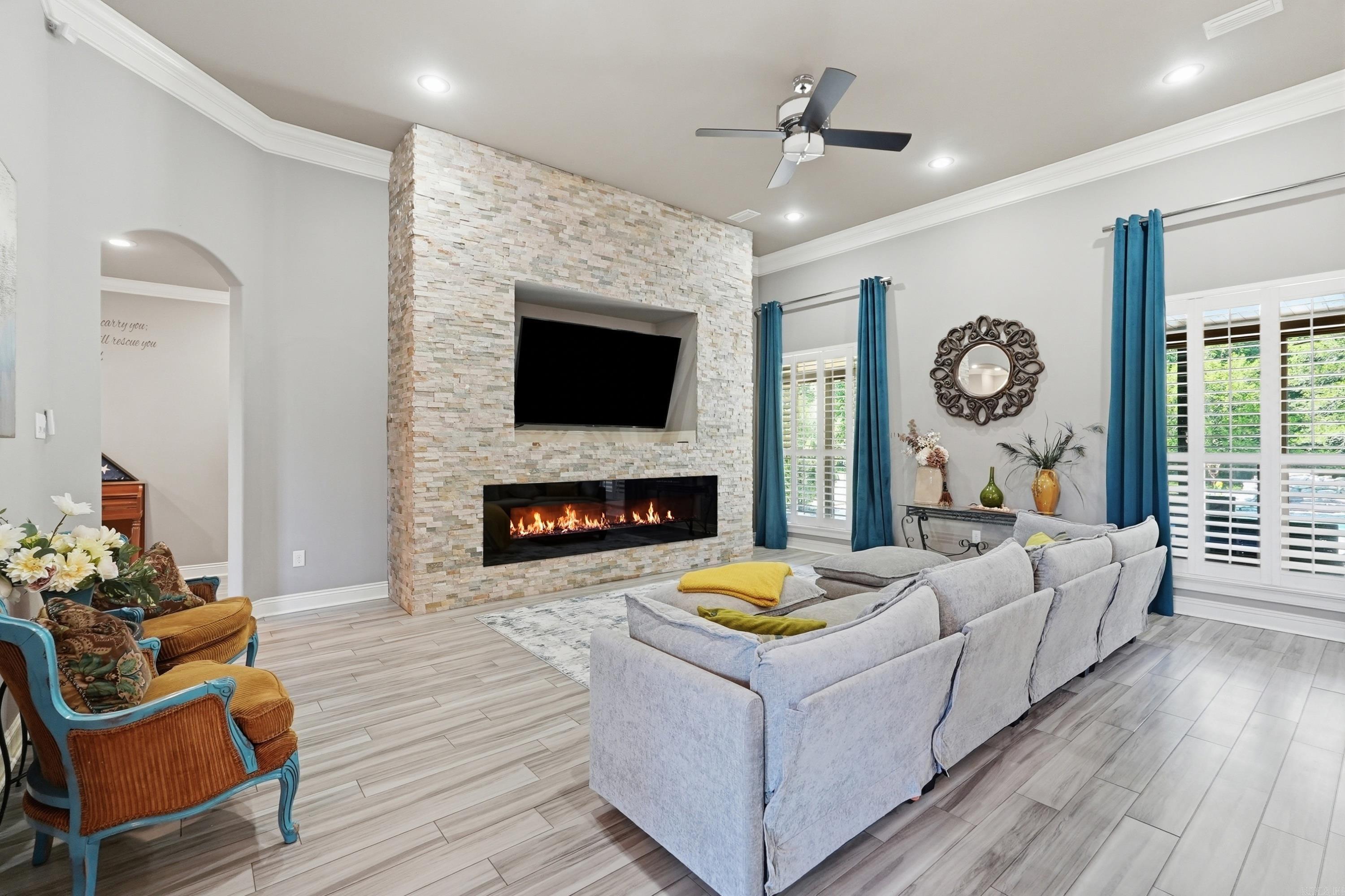 HUNTINGTON ESTATES - Residential