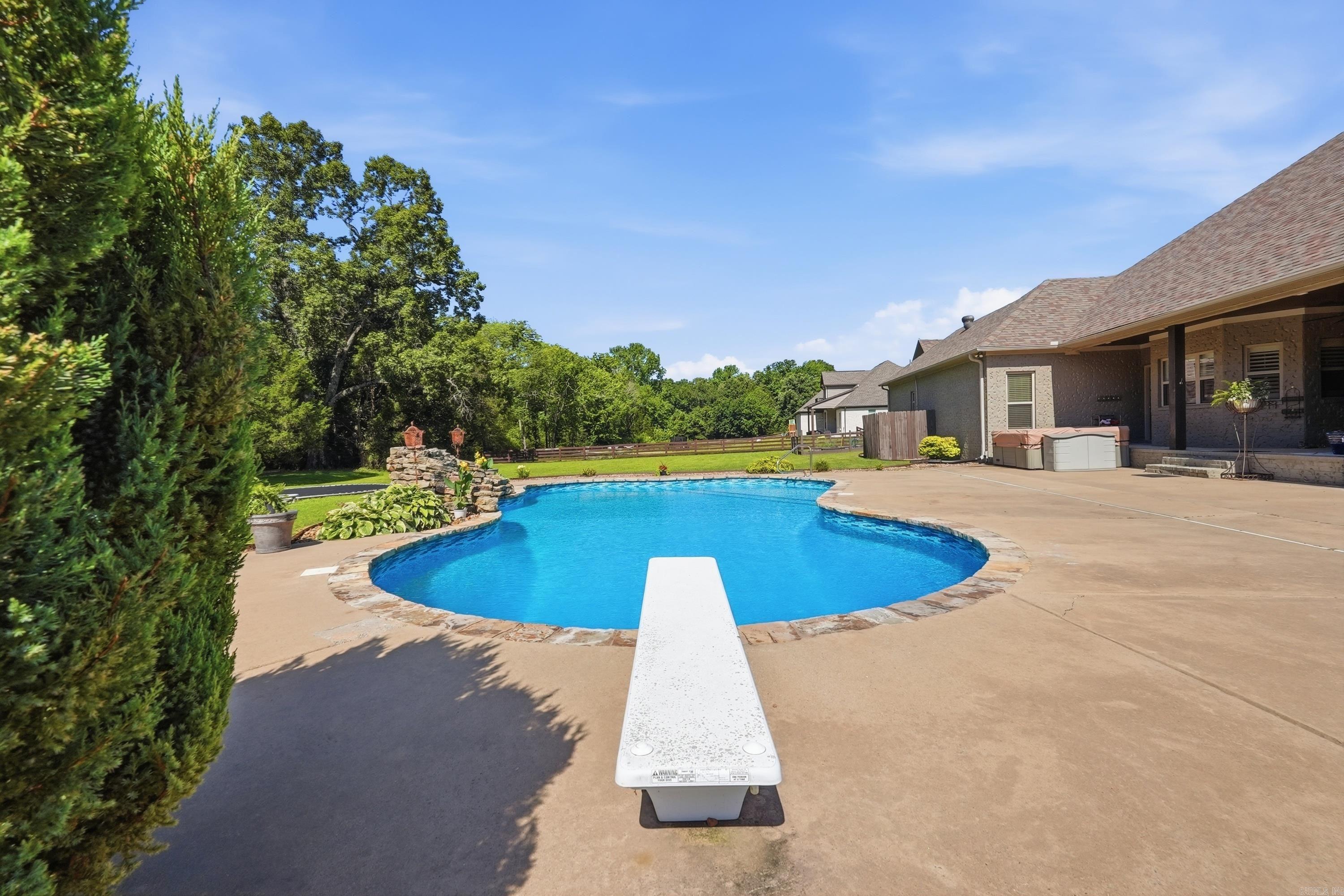 HUNTINGTON ESTATES - Residential