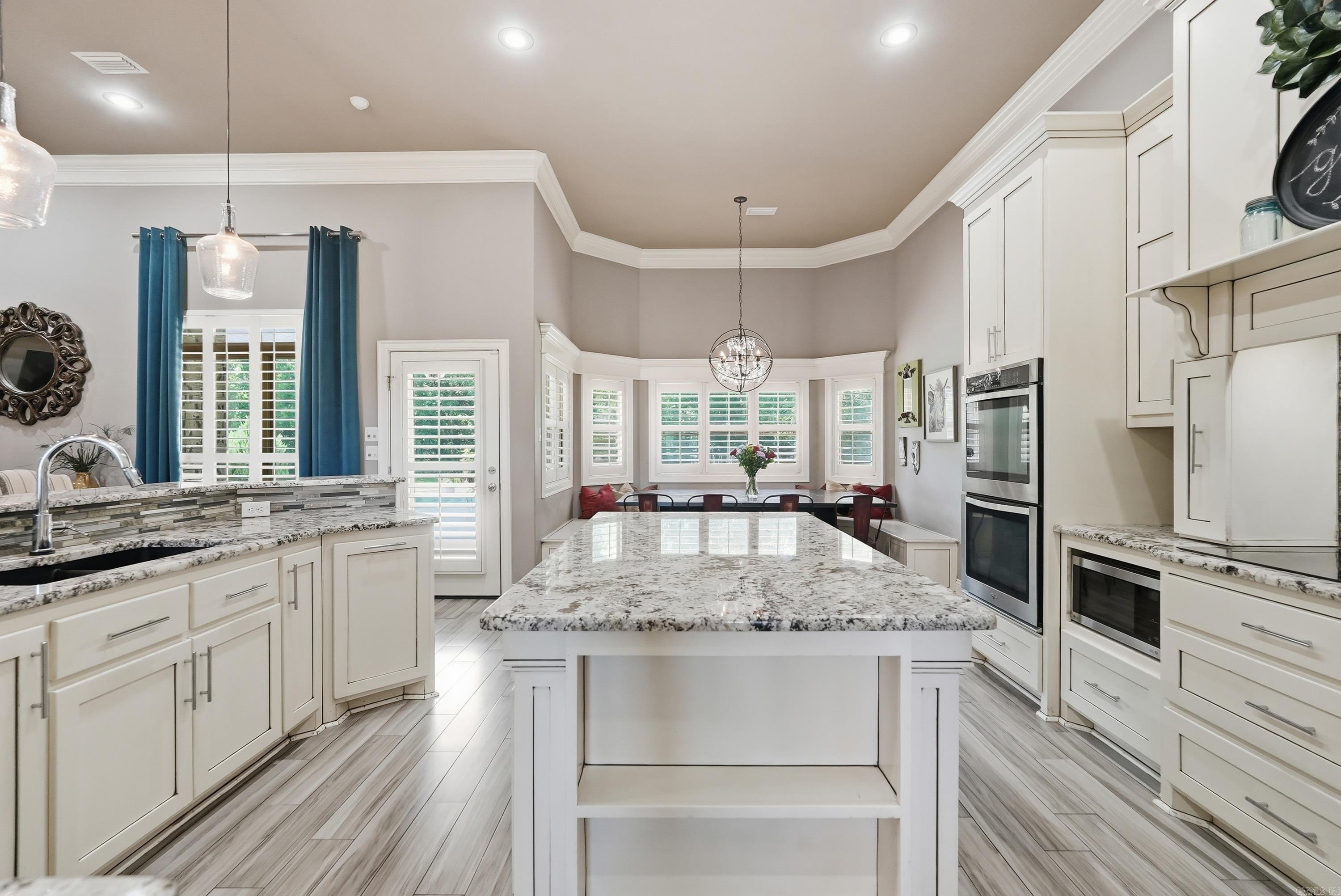 HUNTINGTON ESTATES - Residential