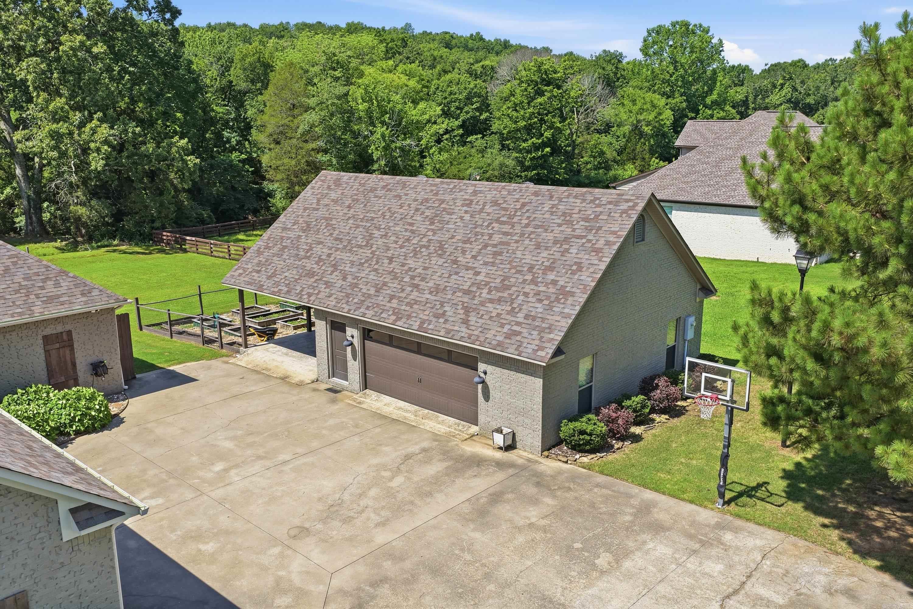 HUNTINGTON ESTATES - Residential