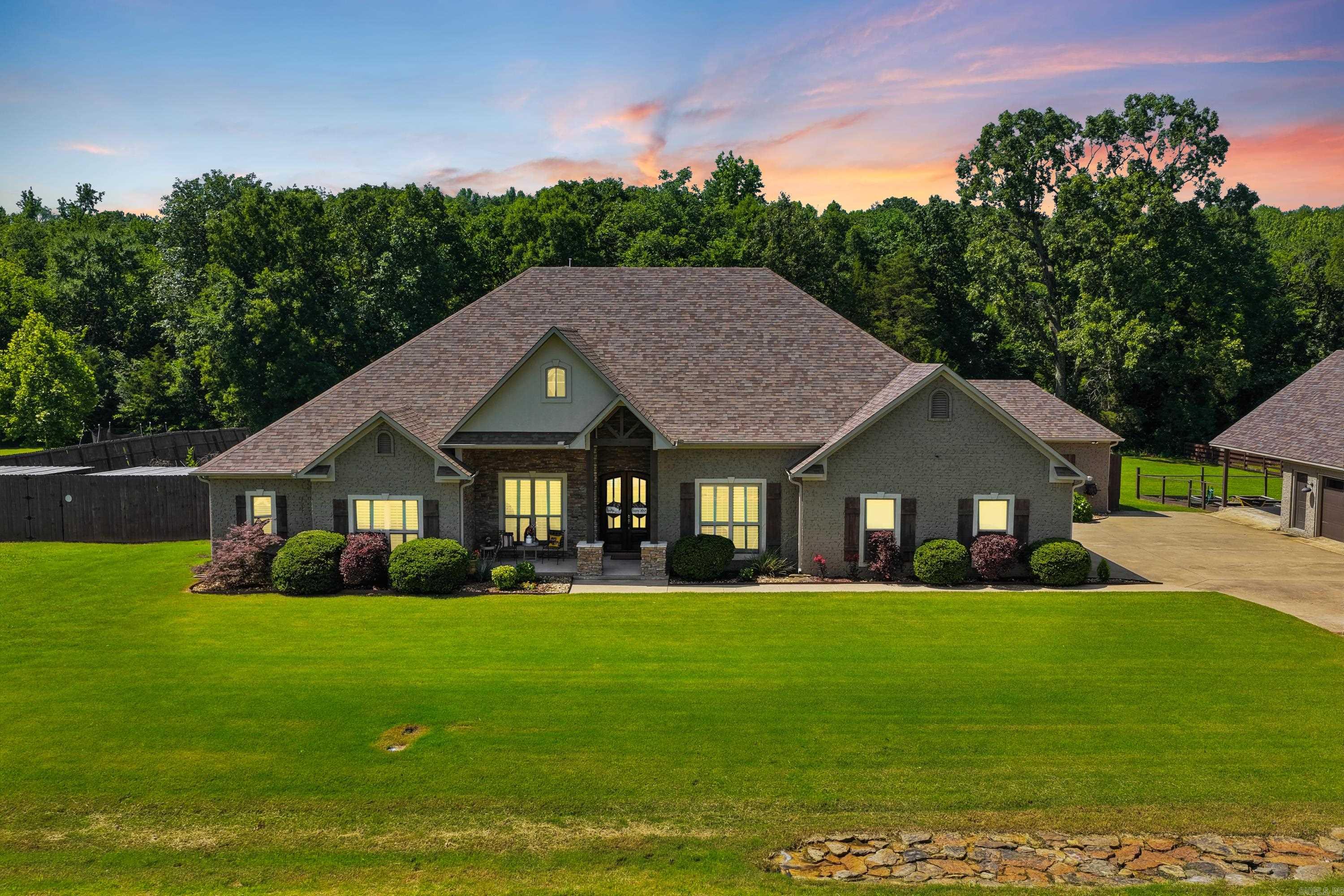 HUNTINGTON ESTATES - Residential