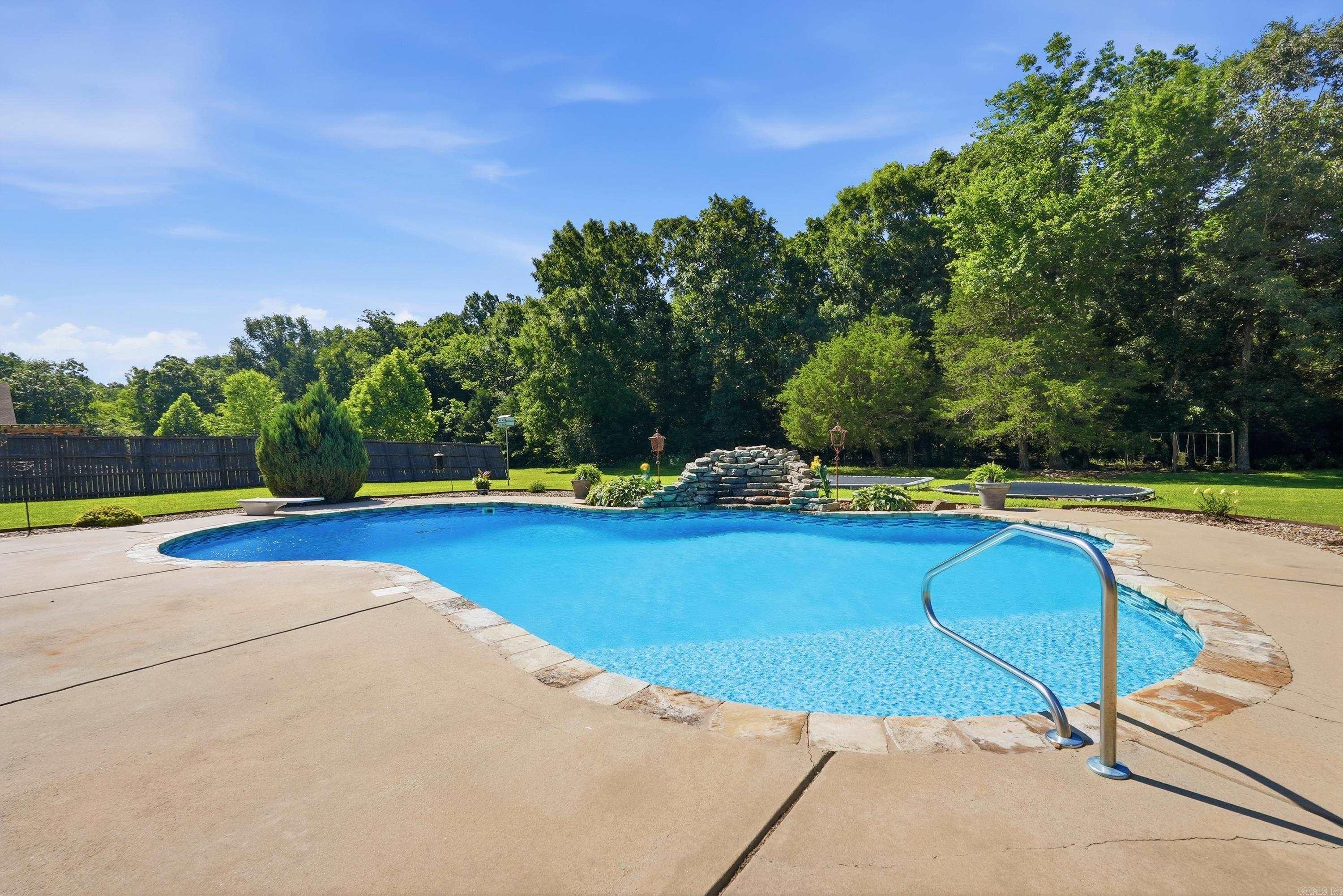 HUNTINGTON ESTATES - Residential