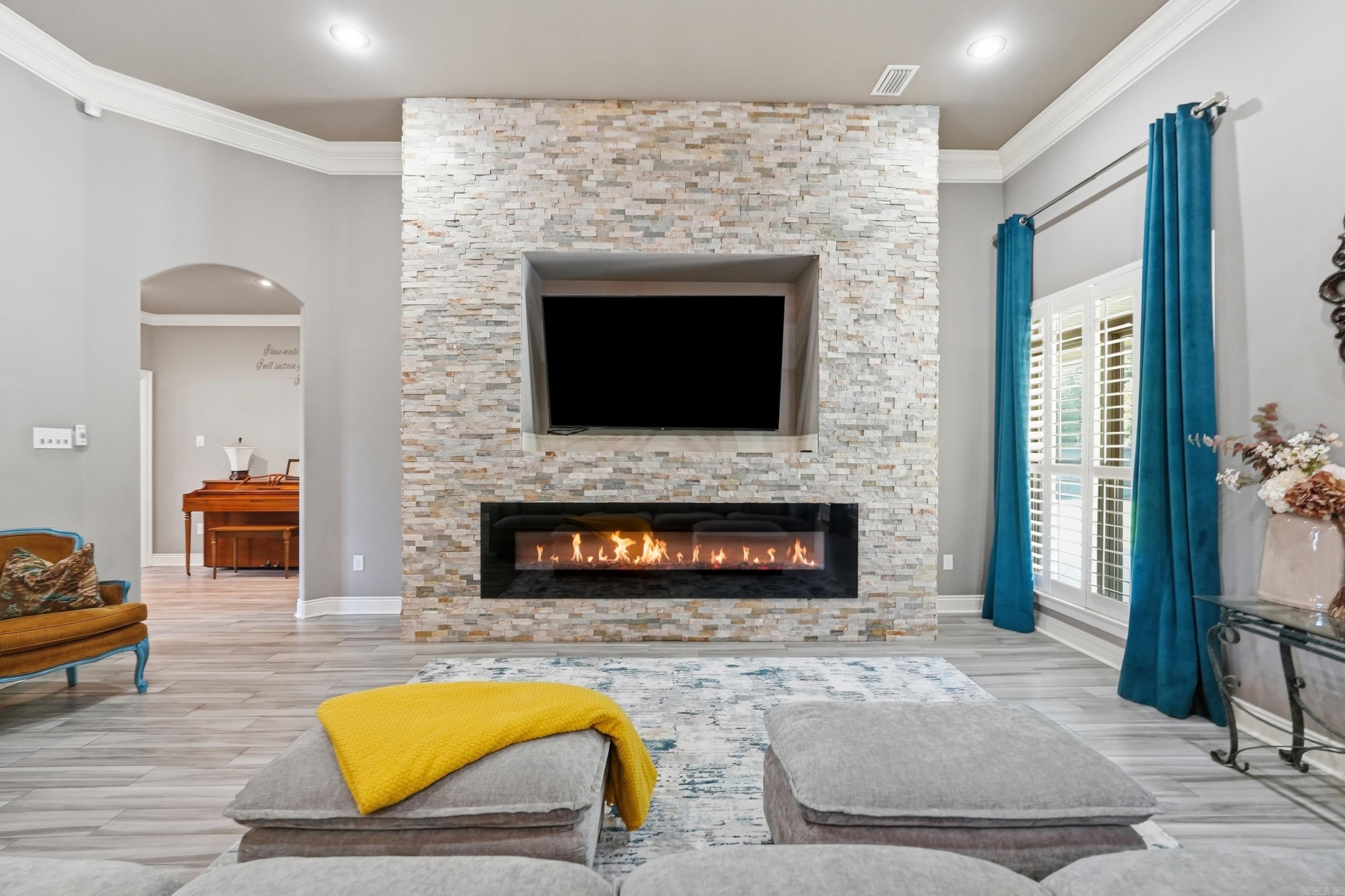 HUNTINGTON ESTATES - Residential