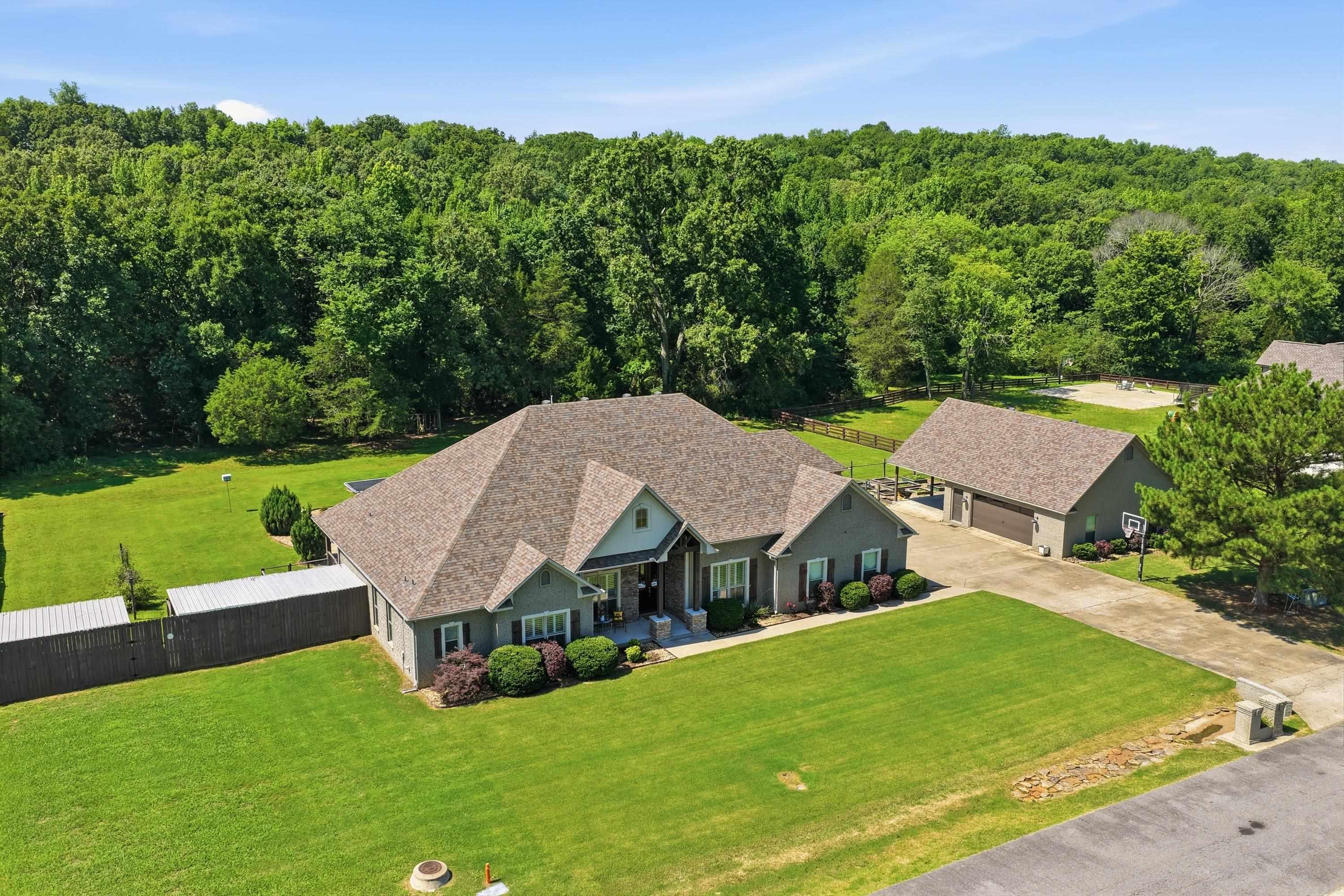 HUNTINGTON ESTATES - Residential