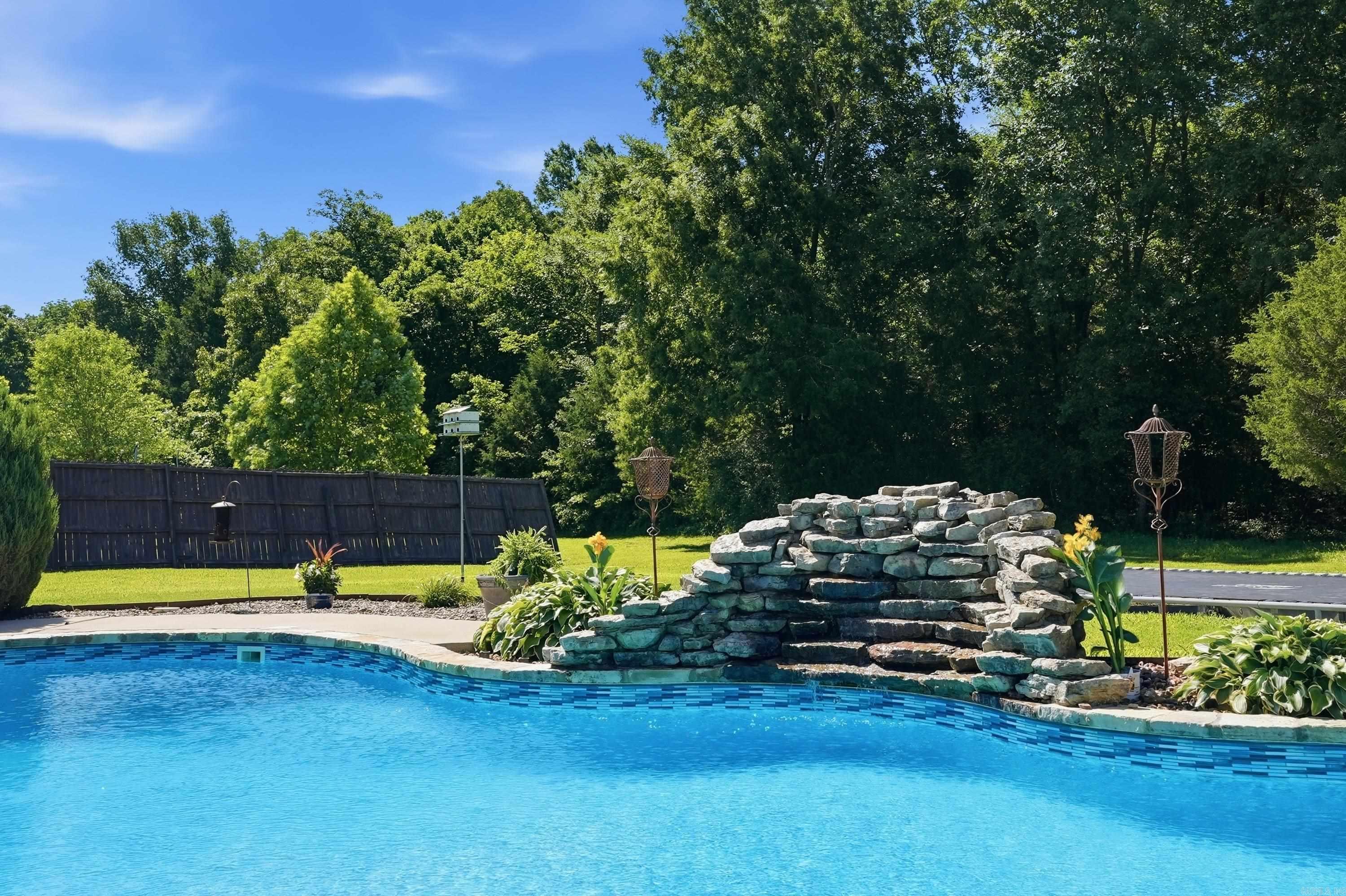 HUNTINGTON ESTATES - Residential