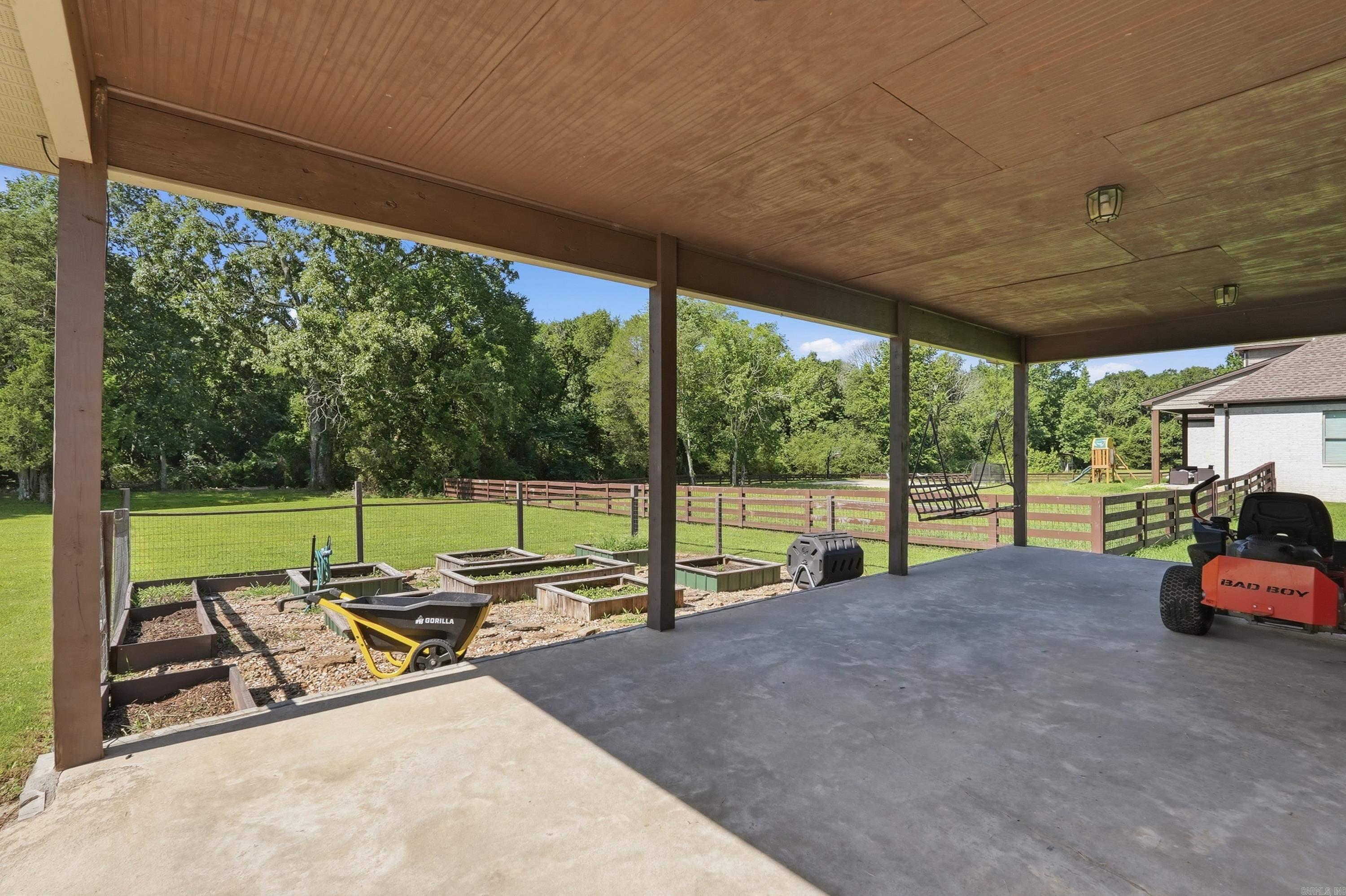 HUNTINGTON ESTATES - Residential