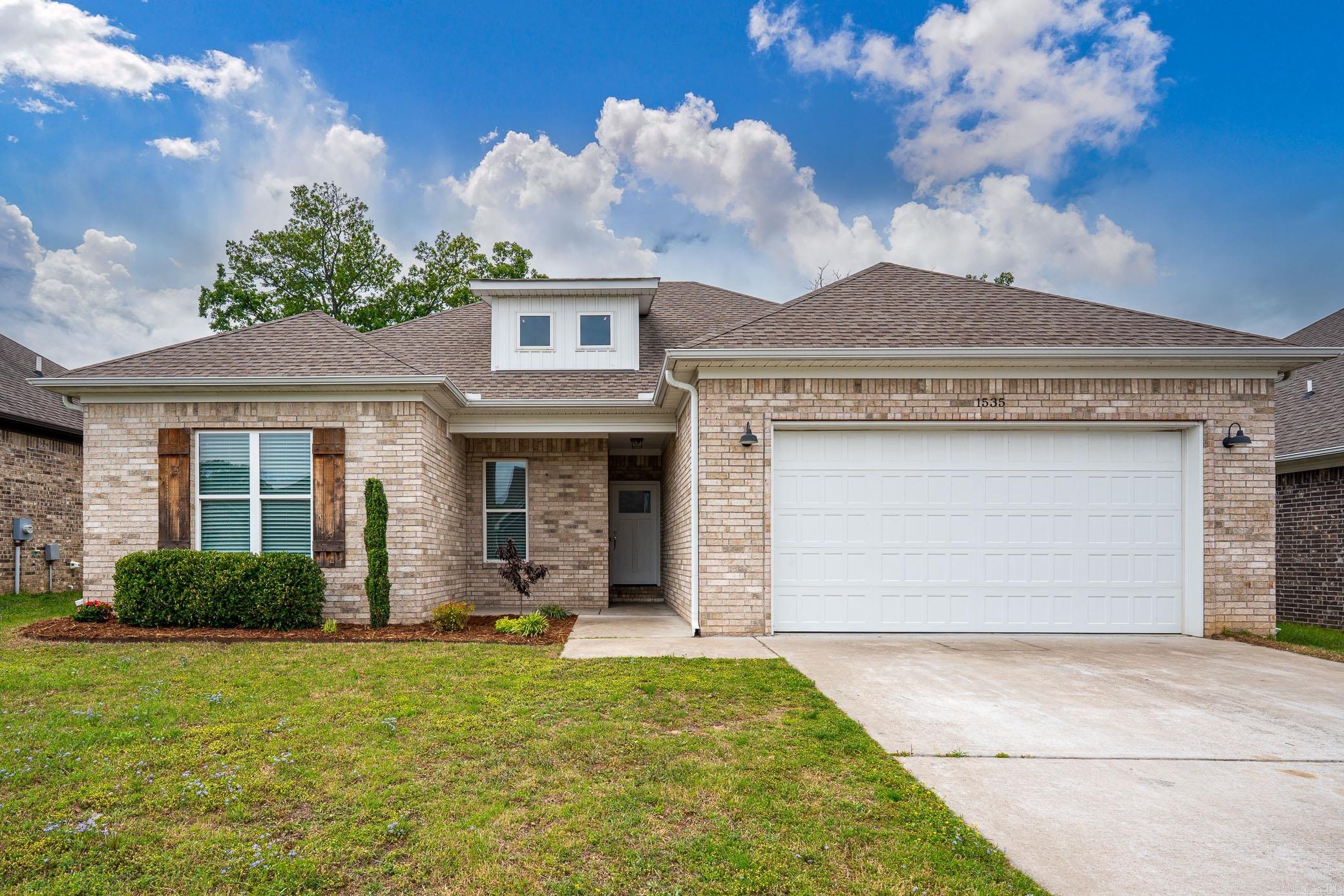 Adorable home built in 2020 features new landscaping, newly refinished concrete floors and new paint throughout! 3 bedroom, 2 bath, split floor plan, breakfast bar with granite countertops in kitchen, stainless appliances, pantry, coat closet in entry,    primary suite with soaker tub, walk in shower, 2 closets, fully fenced backyard with patio area. Located minutes from UCA!