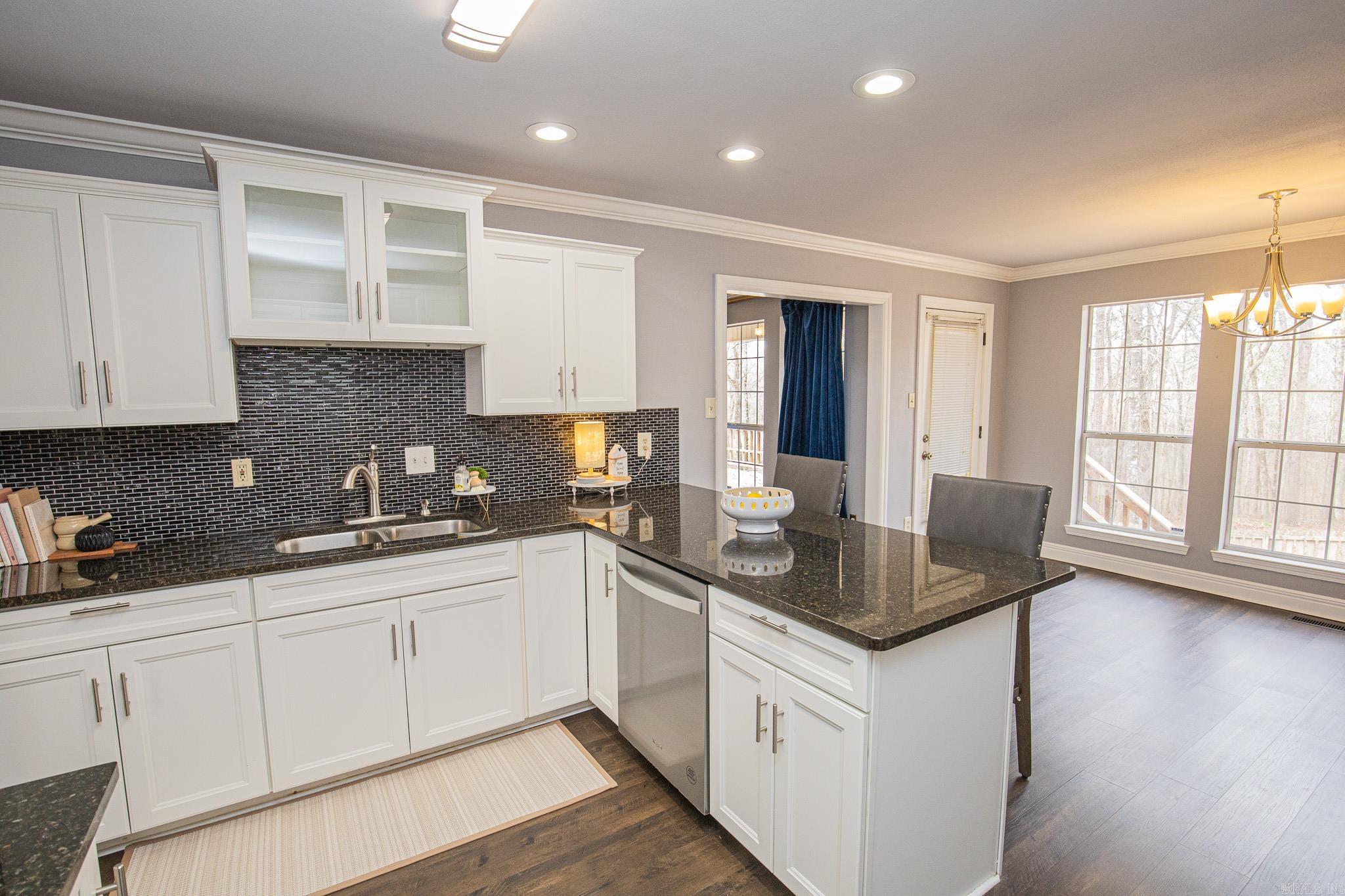 RIVER OAKS - Residential