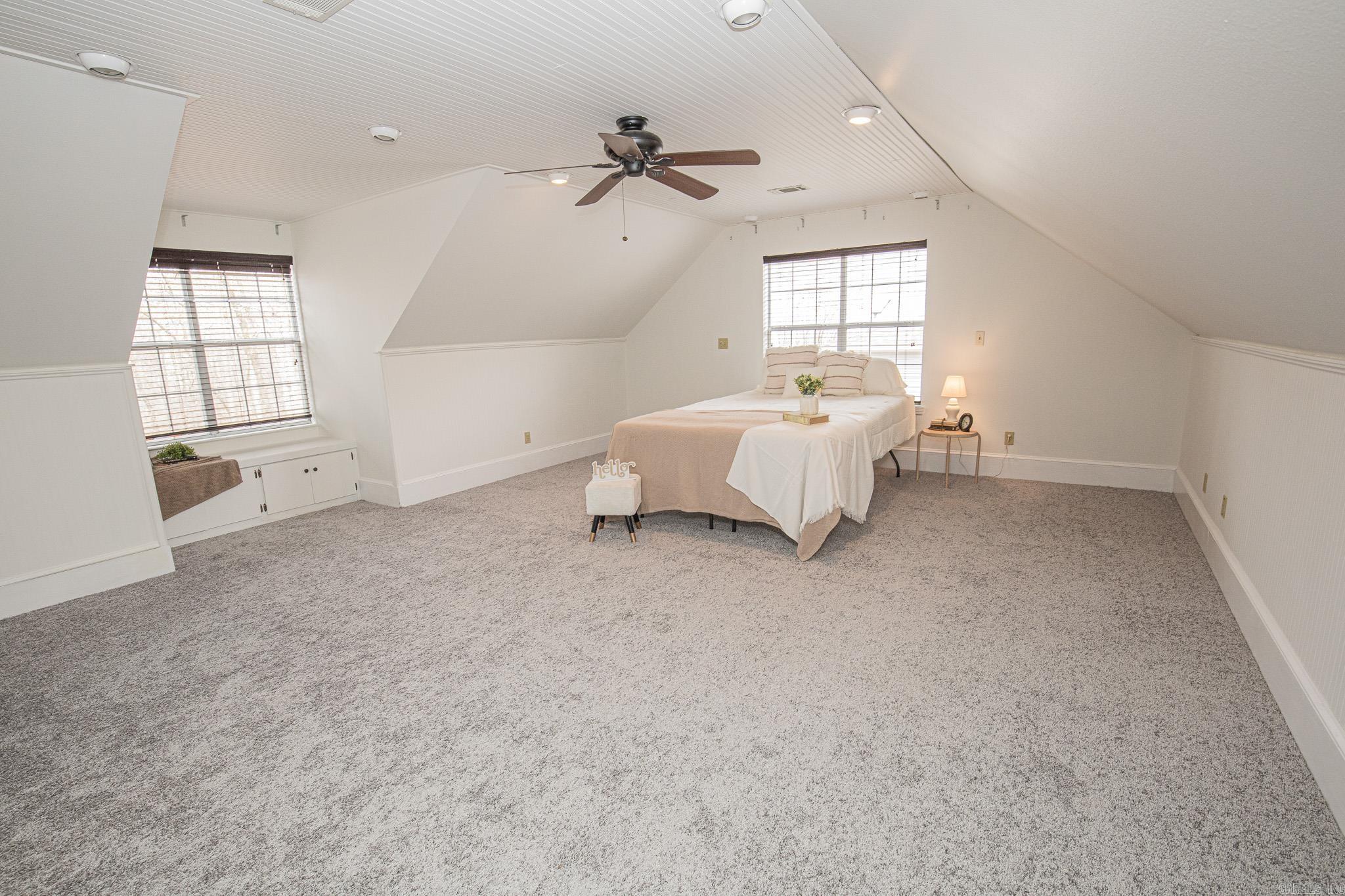 RIVER OAKS - Residential