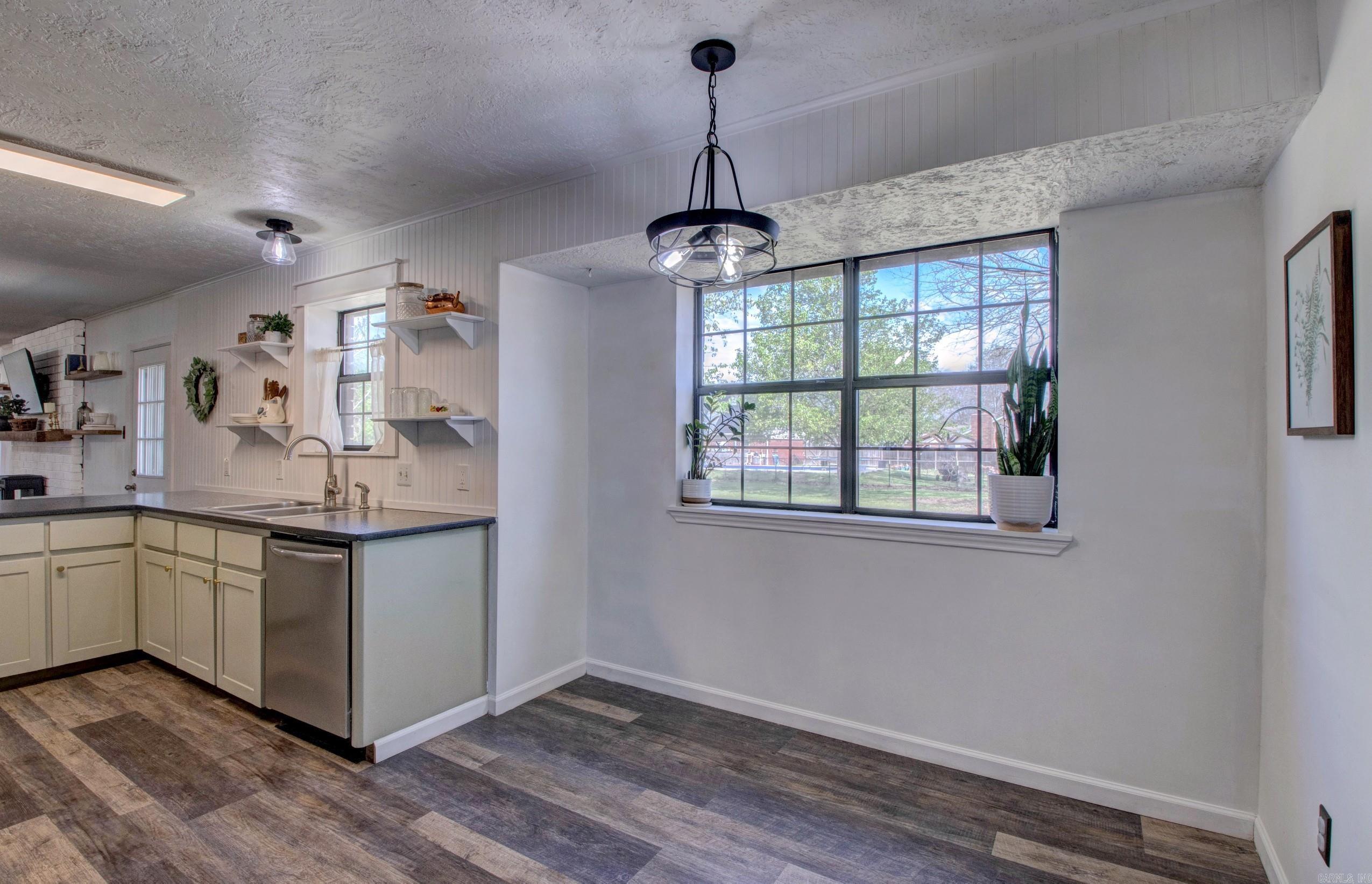 COUNTRY WOOD SUB UNIT - Residential