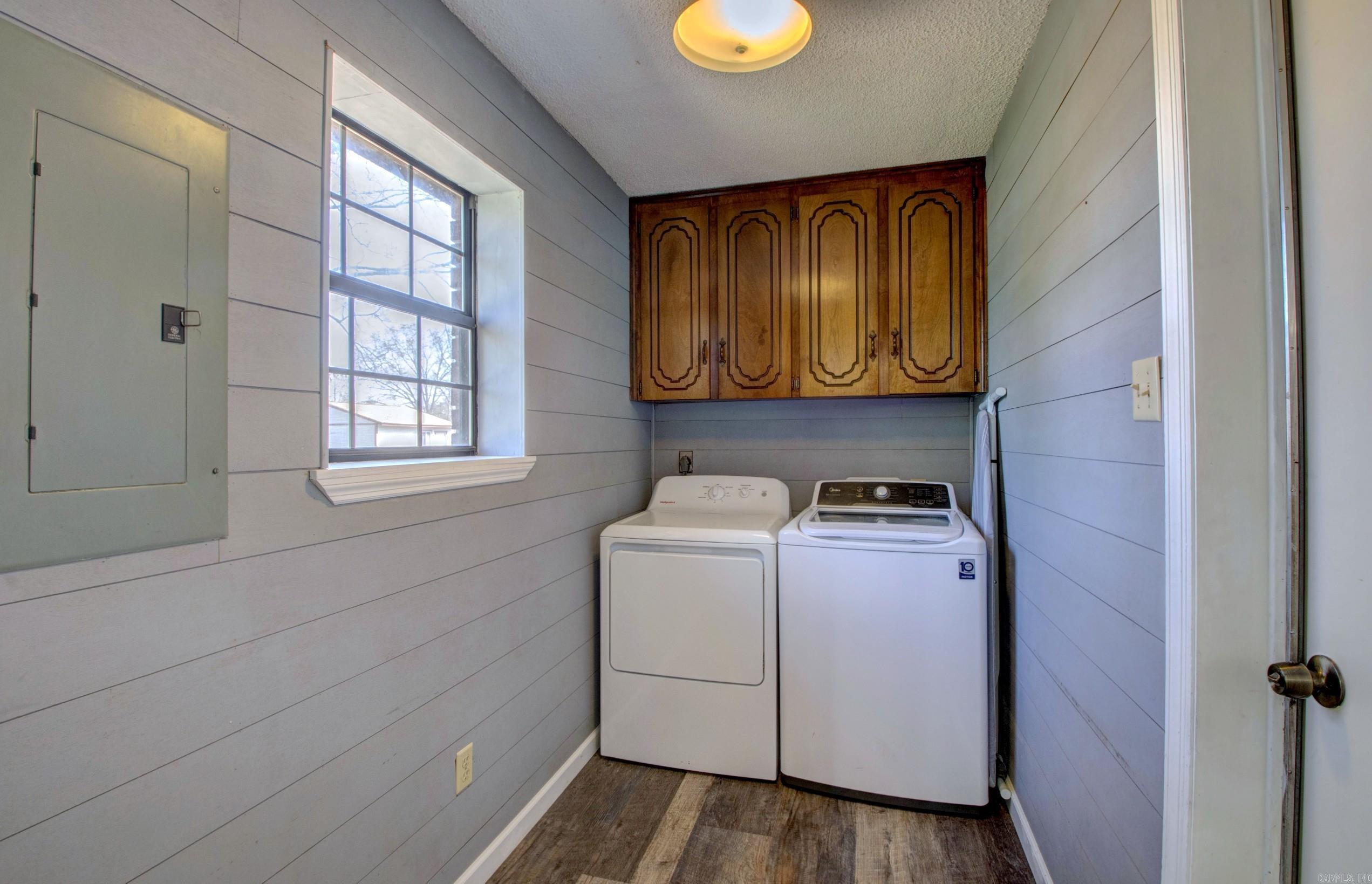 COUNTRY WOOD SUB UNIT - Residential