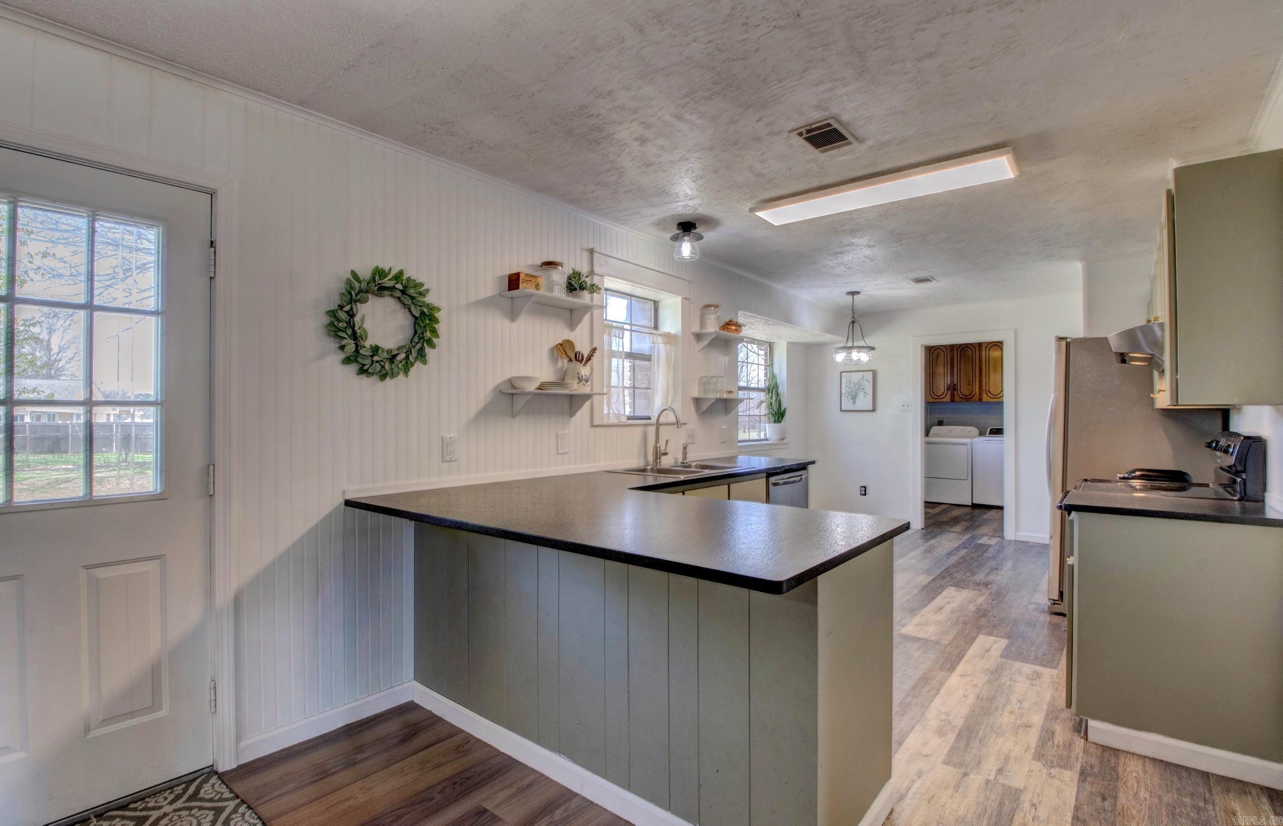 COUNTRY WOOD SUB UNIT - Residential