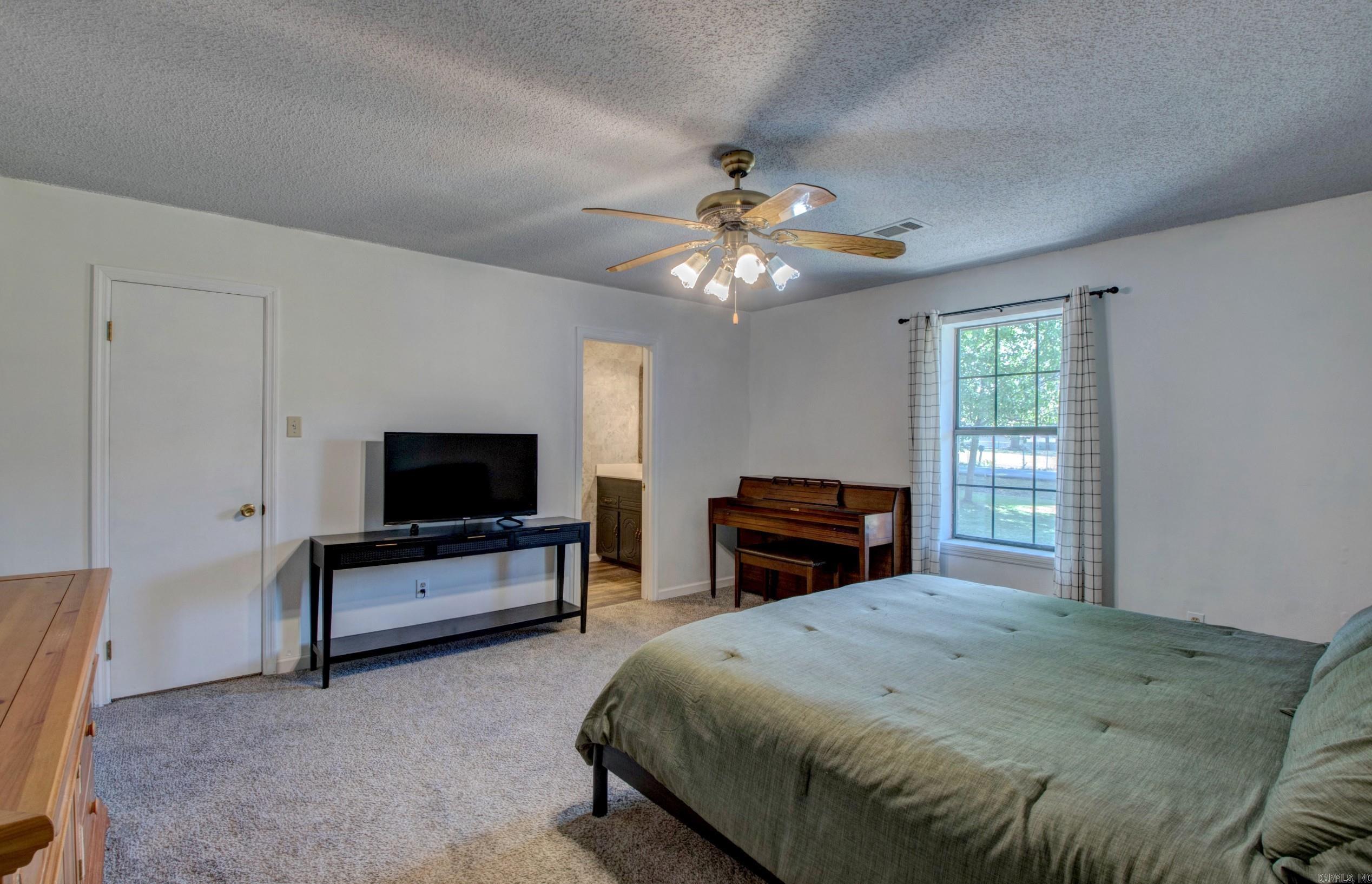 COUNTRY WOOD SUB UNIT - Residential