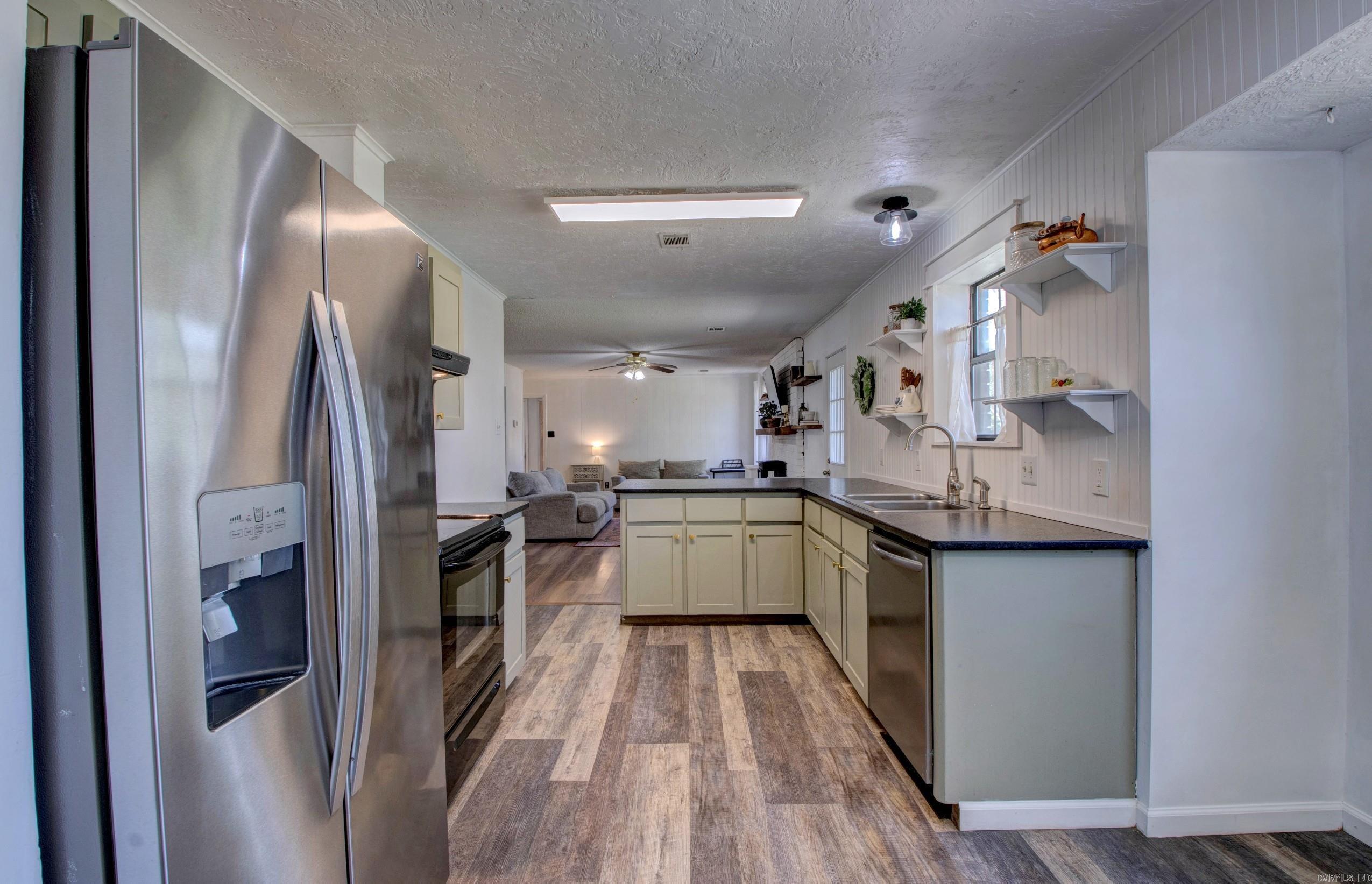 COUNTRY WOOD SUB UNIT - Residential