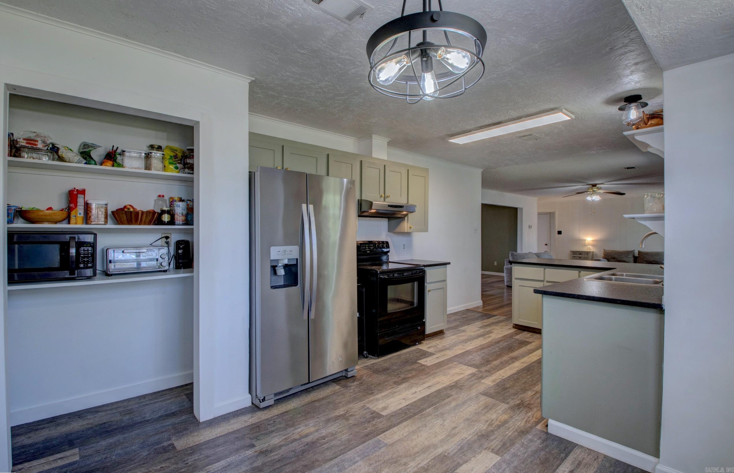 COUNTRY WOOD SUB UNIT - Residential