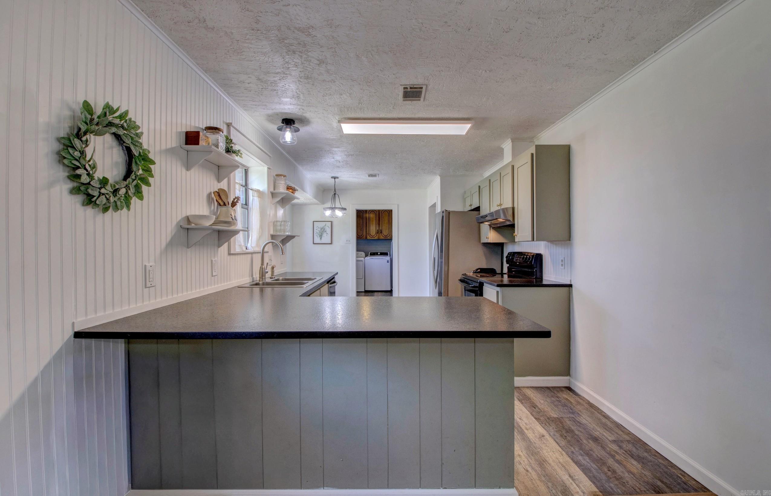 COUNTRY WOOD SUB UNIT - Residential
