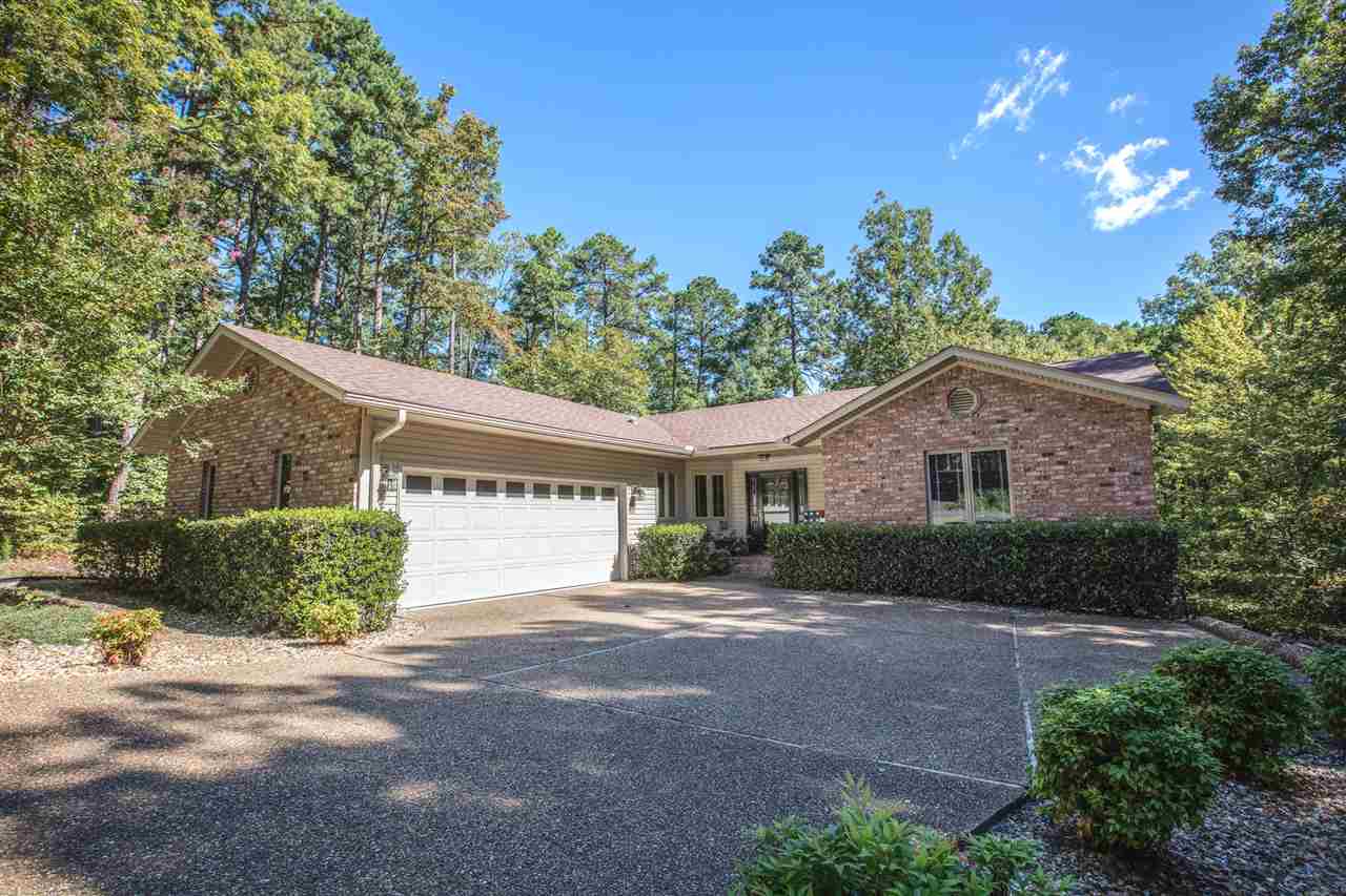 Looking for the perfect home set in the gorgeous landscapes of the "The Natural State"? You have found it!  Elegant Granite counters in the kitchen, New Paint, new laminate floors, and so much more.  This classic home offers a large master suite, 2 fantastic guest bedrooms, great views from the Arkansas room, and a basement/bonus room perfect for a "man cave", hobby room, or additional guest sleeping quarters. Call today for your private tour! (See Agents Remarks!!)