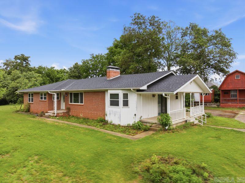 Perfectly located near one of Benton's growing areas just minutes from downtown! This 3 bedroom, 2 bath home sits on over 2 acres of land and has ample storage. Opportunity to have plenty of space to spread out or develop a few more properties gives you multiple options! Contact today to schedule your showing.